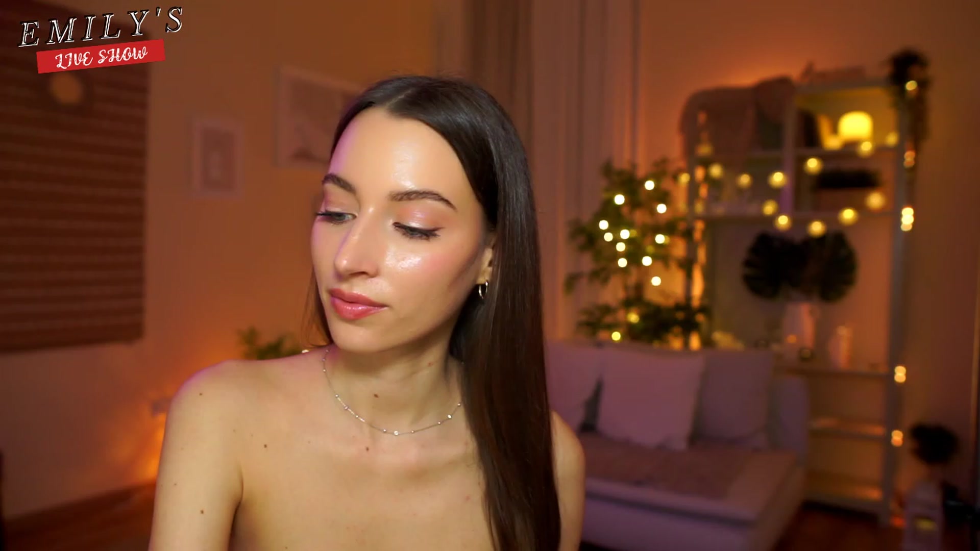Gallery image thumbnail from Emily_grey69's myfreecams stream on, 04/17/2023, 20:51 image 15 of 20