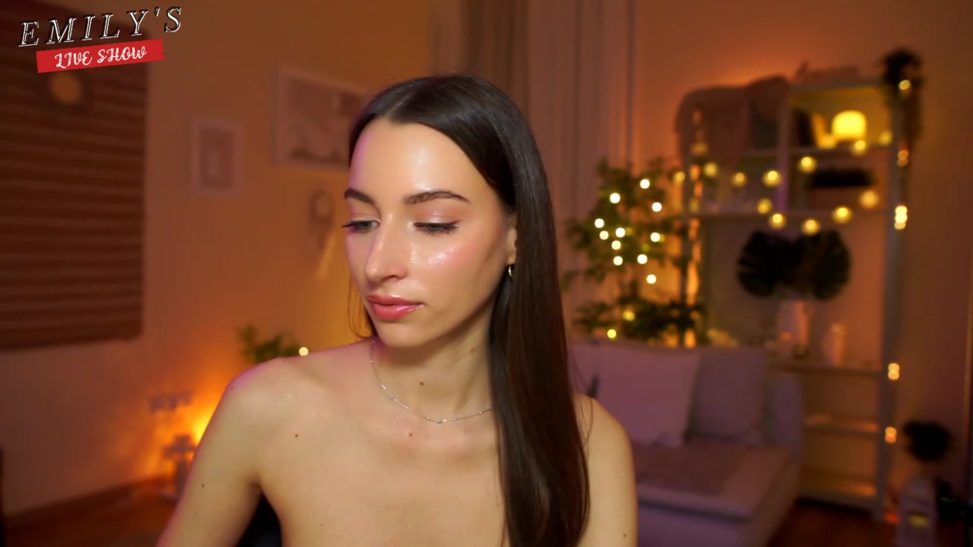 Gallery image thumbnail from Emily_grey69's myfreecams stream on, 04/17/2023, 20:51 image 9 of 20
