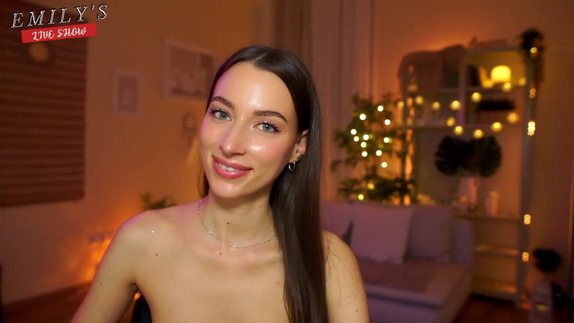 Gallery image thumbnail from Emily_grey69's myfreecams stream on, 04/17/2023, 20:51 image 6 of 20