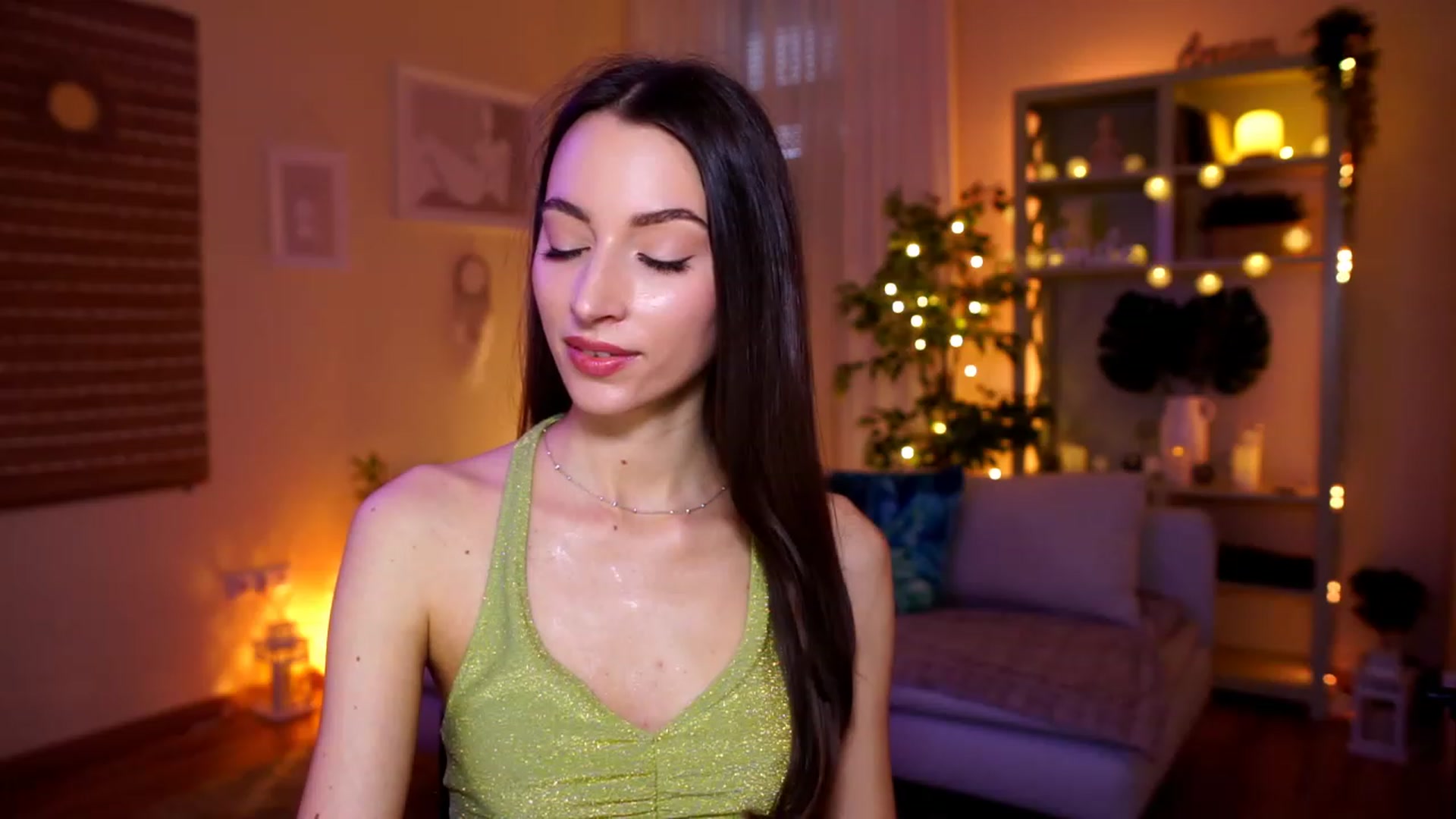Gallery image thumbnail from Emily_grey69's myfreecams stream on, 04/25/2023, 12:22 image 11 of 20