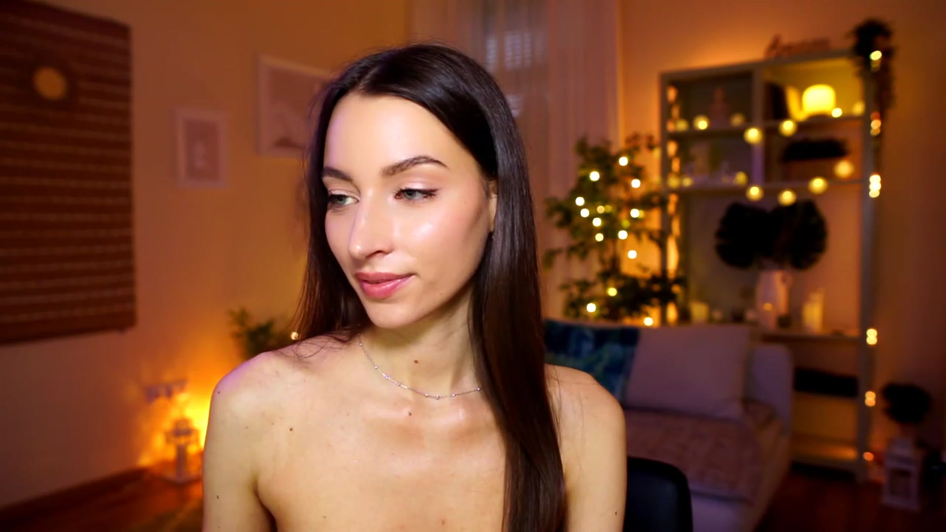 Gallery image thumbnail from Emily_grey69's myfreecams stream on, 04/25/2023, 14:36 image 18 of 20