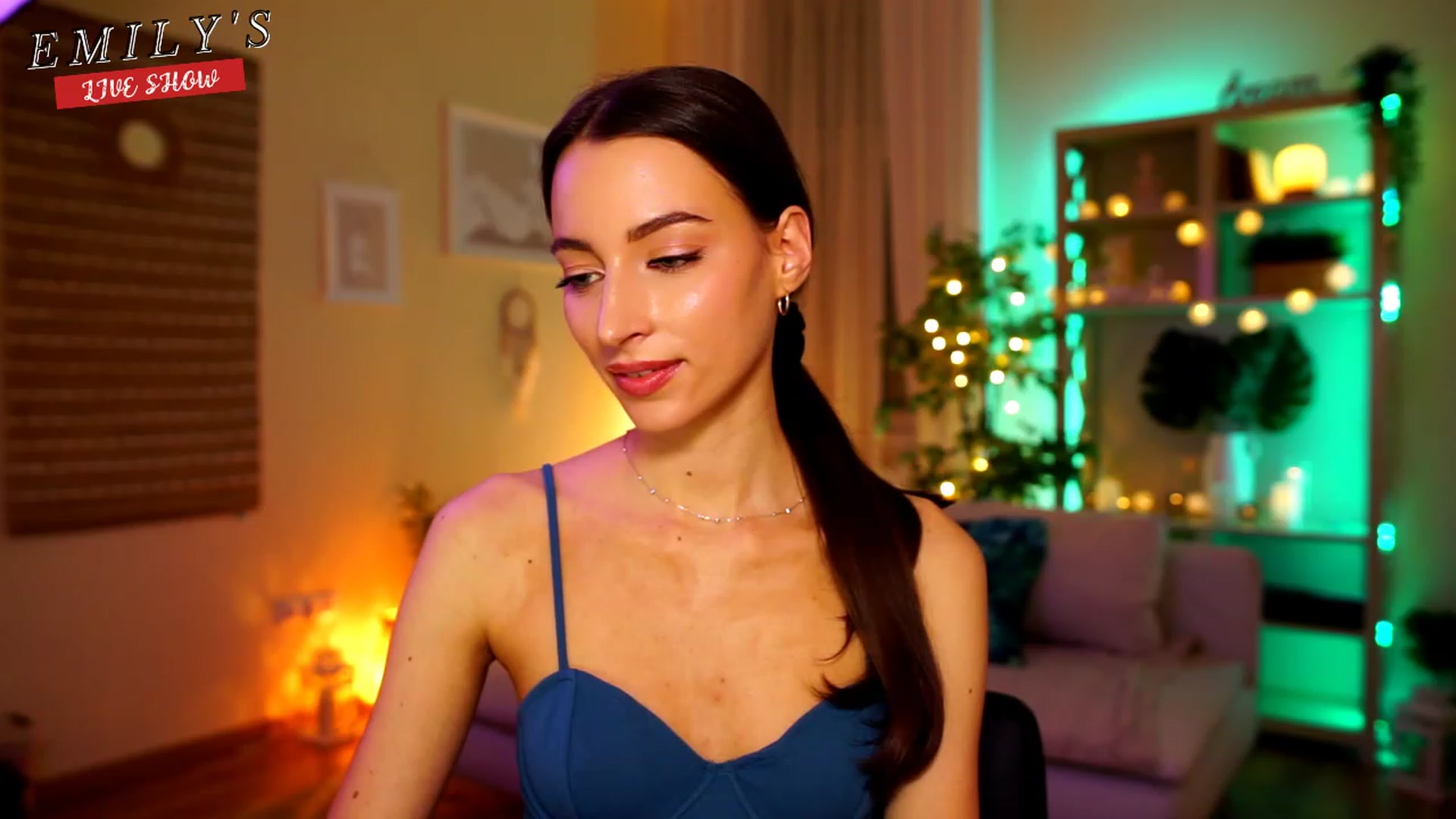 Gallery image thumbnail from Emily_grey69's myfreecams stream on, 04/26/2023, 21:27 image 20 of 20