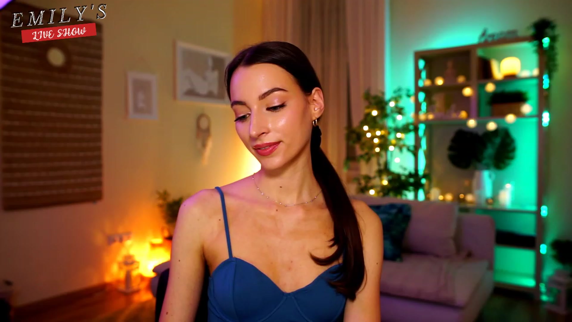 Gallery image thumbnail from Emily_grey69's myfreecams stream on, 04/26/2023, 21:27 image 11 of 20