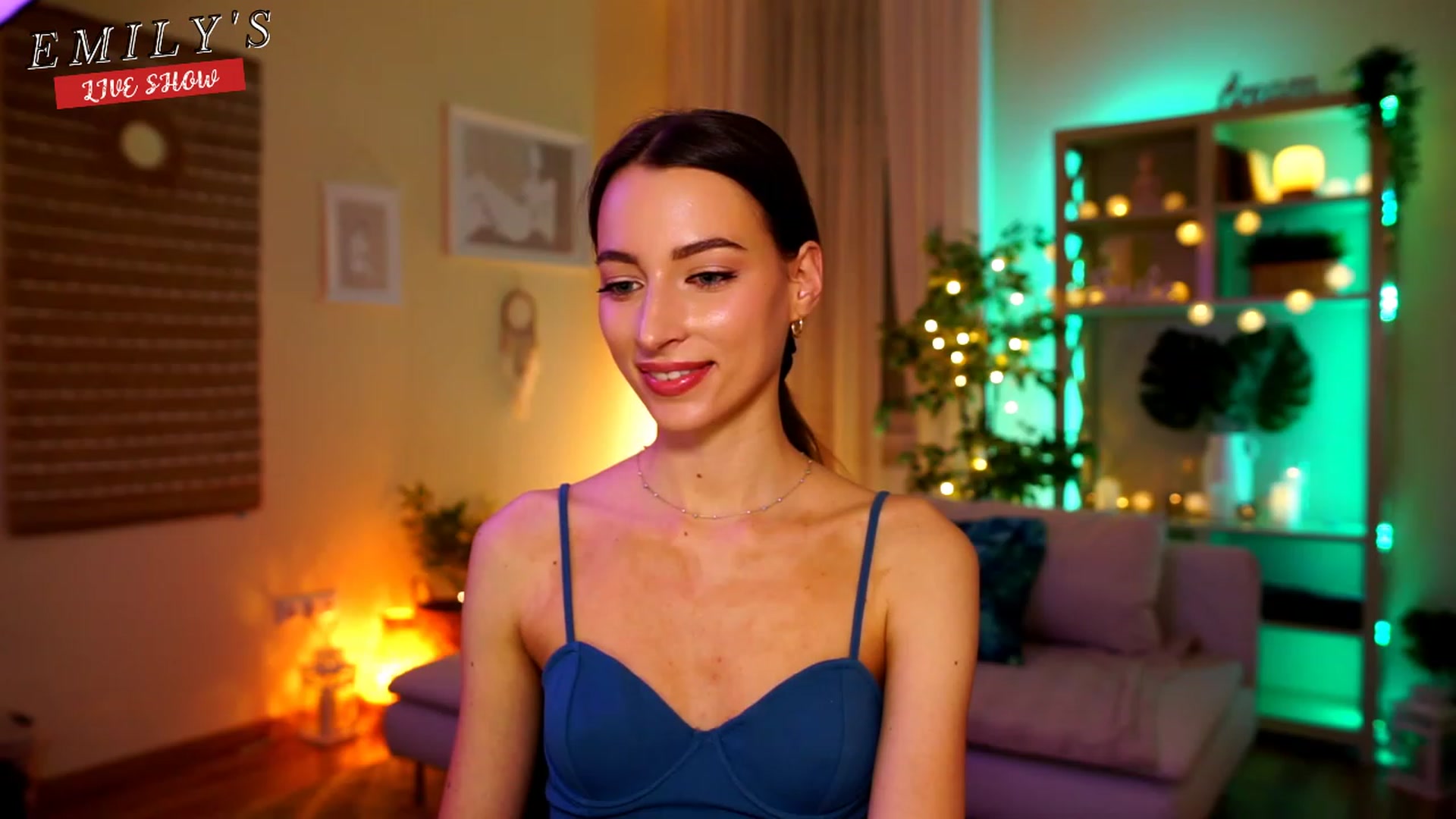 Gallery image thumbnail from Emily_grey69's myfreecams stream on, 04/26/2023, 21:27 image 6 of 20