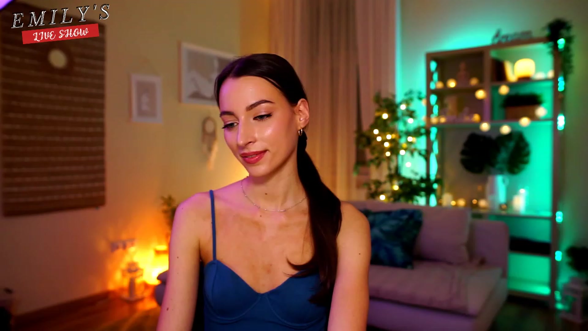 Gallery image thumbnail from Emily_grey69's myfreecams stream on, 04/26/2023, 21:27 image 2 of 20