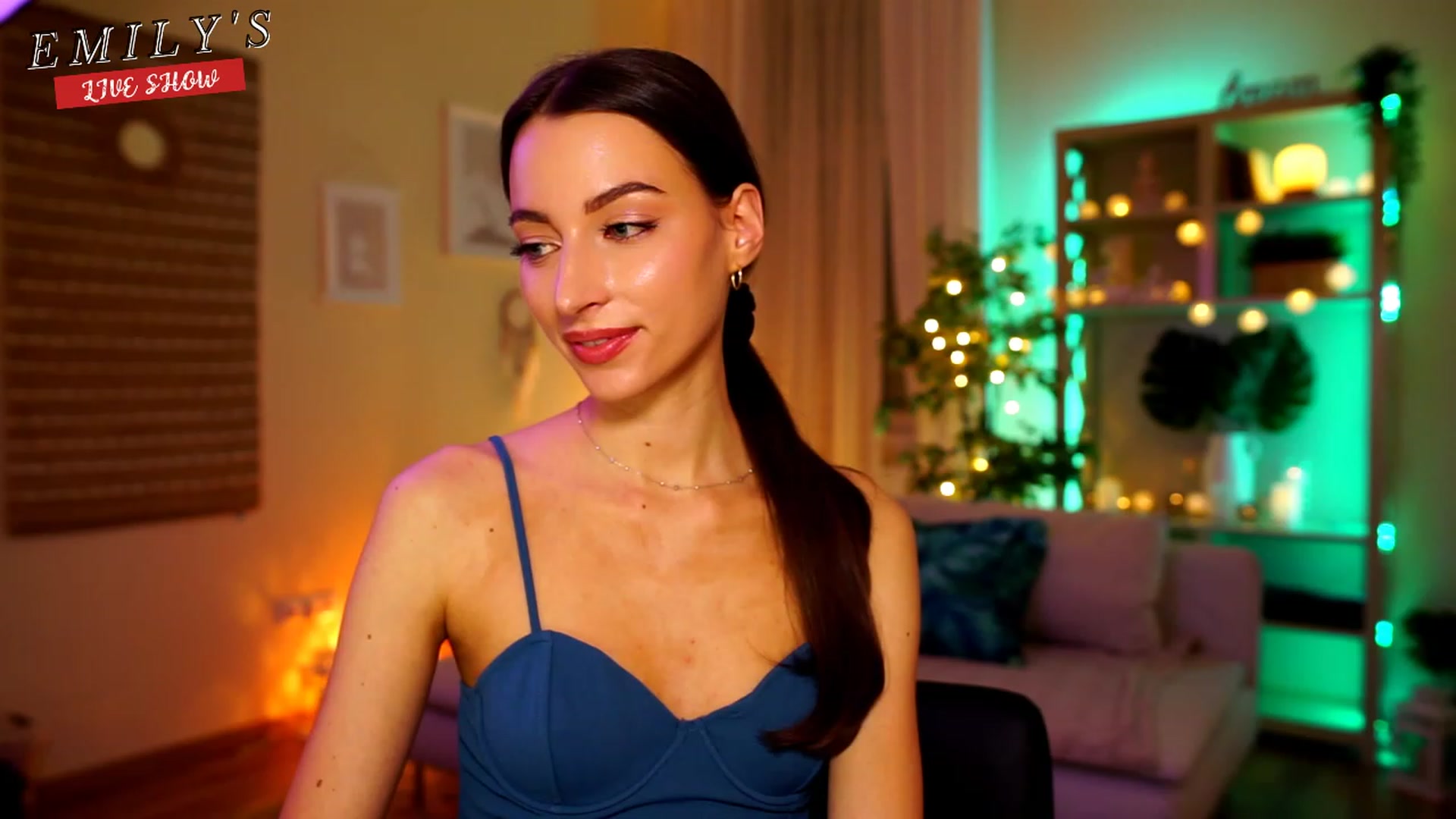 Gallery image thumbnail from Emily_grey69's myfreecams stream on, 04/26/2023, 21:27 image 19 of 20