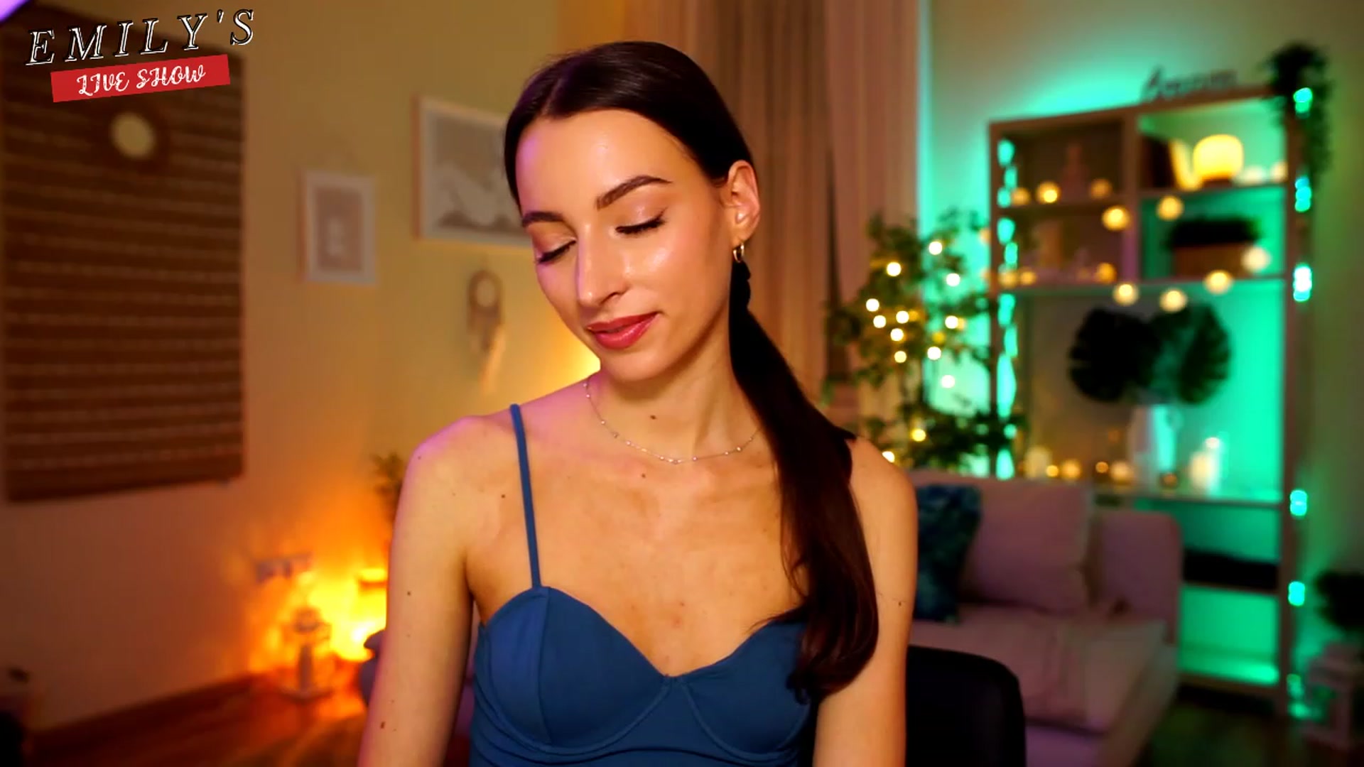 Gallery image thumbnail from Emily_grey69's myfreecams stream on, 04/26/2023, 21:27 image 18 of 20
