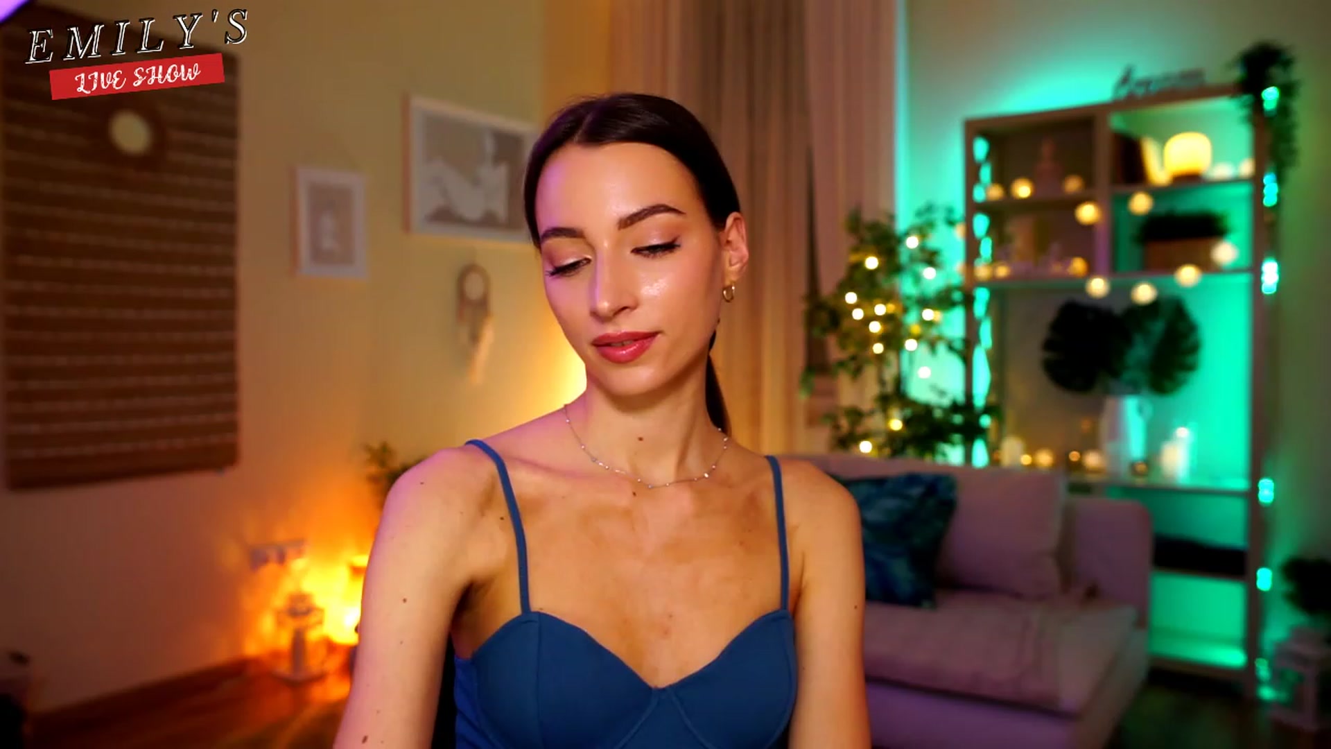 Gallery image thumbnail from Emily_grey69's myfreecams stream on, 04/26/2023, 21:27 image 9 of 20