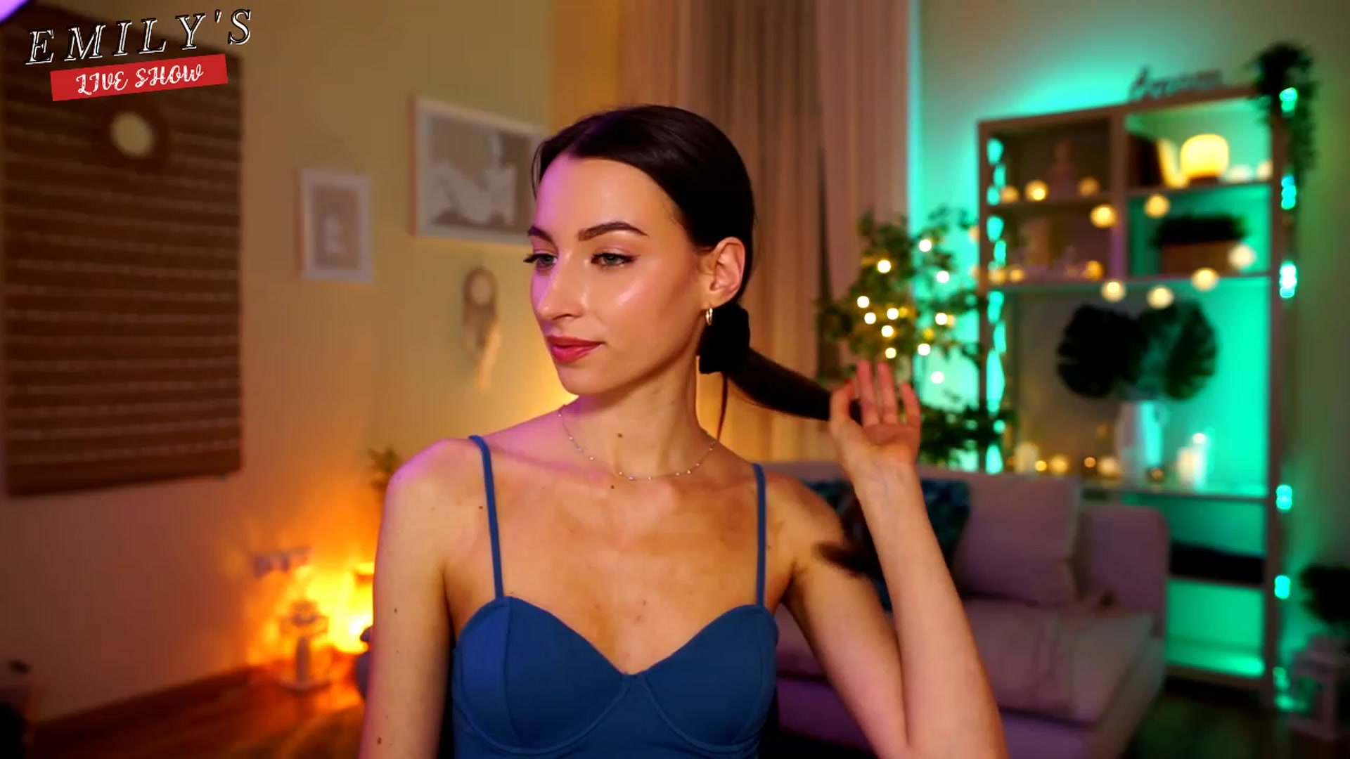 Gallery image thumbnail from Emily_grey69's myfreecams stream on, 04/26/2023, 21:27 image 10 of 20