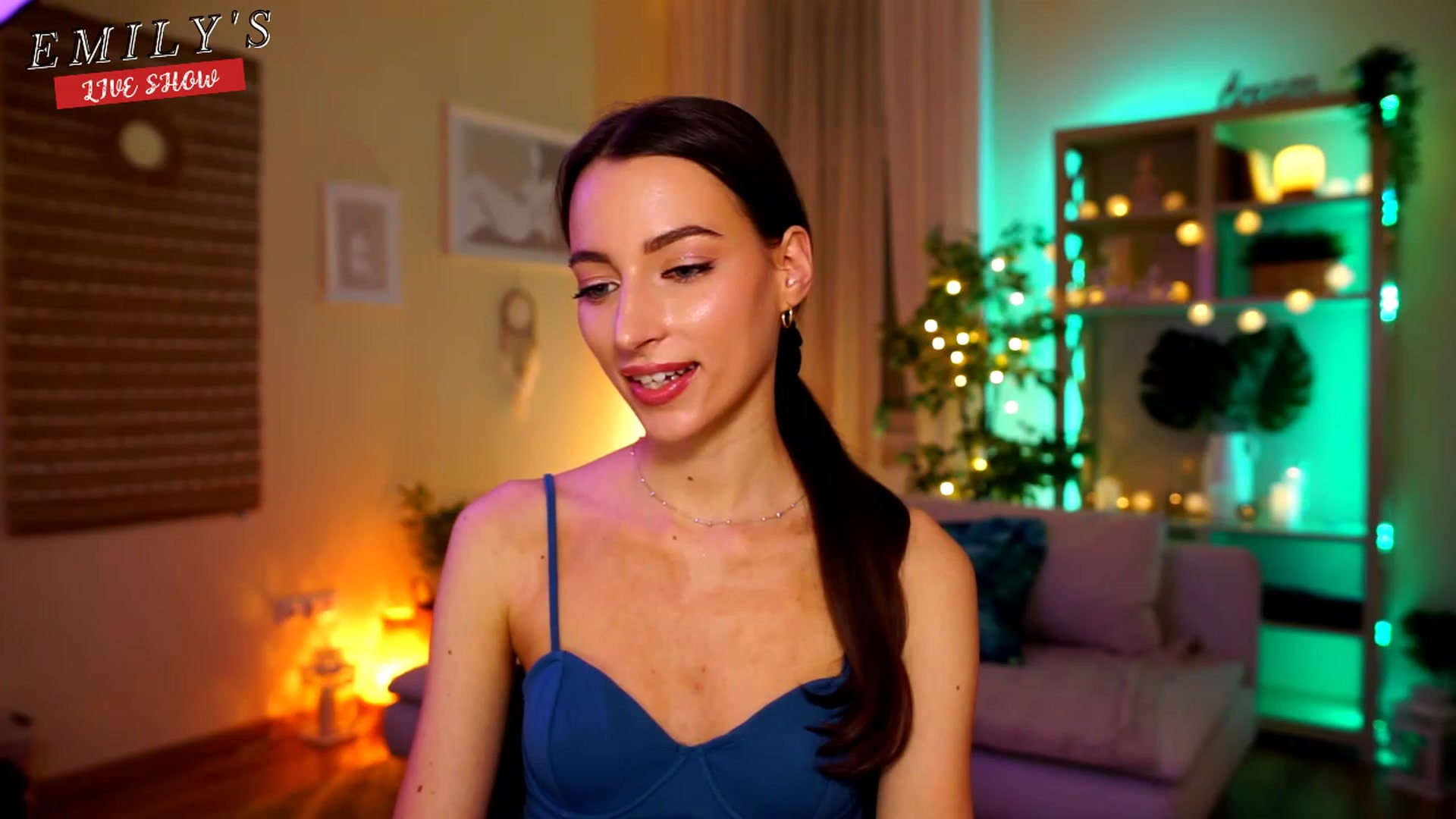 Gallery image thumbnail from Emily_grey69's myfreecams stream on, 04/26/2023, 21:27 image 12 of 20