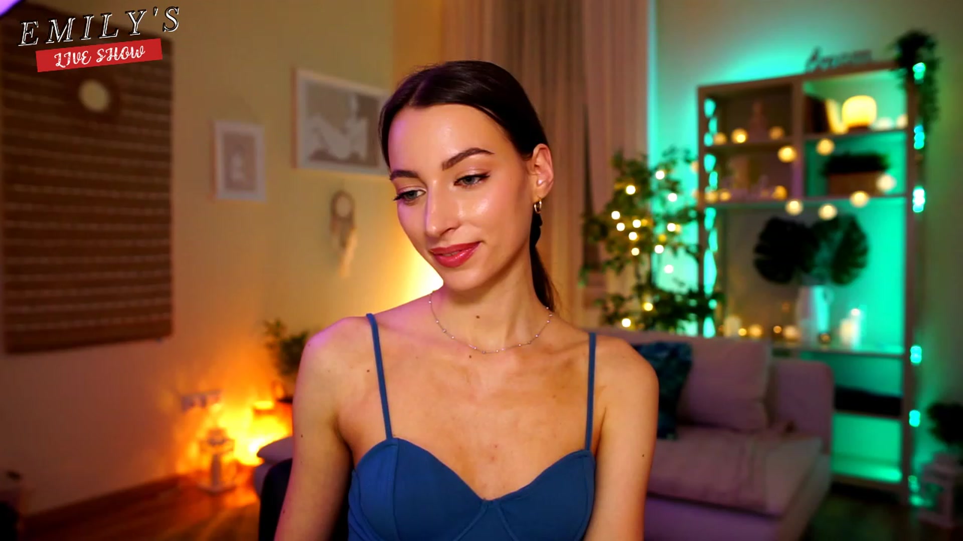 Gallery image thumbnail from Emily_grey69's myfreecams stream on, 04/26/2023, 21:27 image 8 of 20