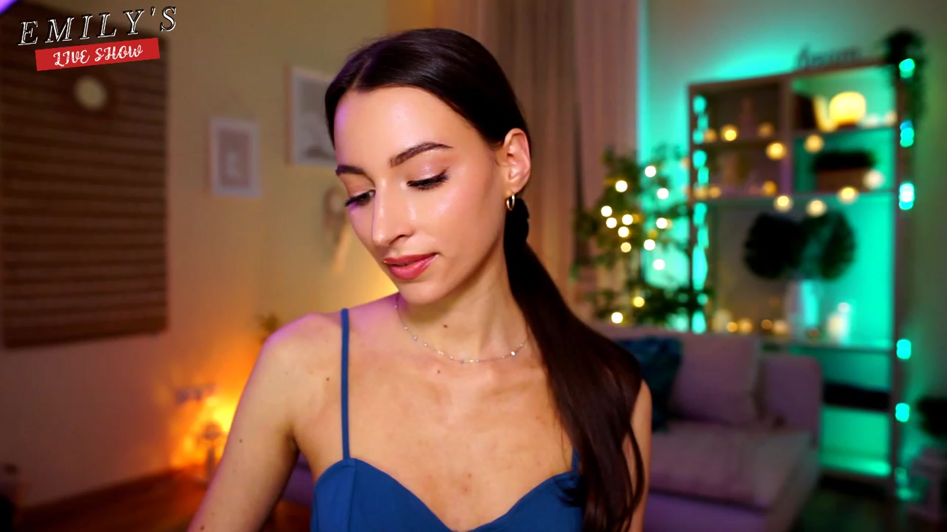 Gallery image thumbnail from Emily_grey69's myfreecams stream on, 04/26/2023, 22:11 image 13 of 20