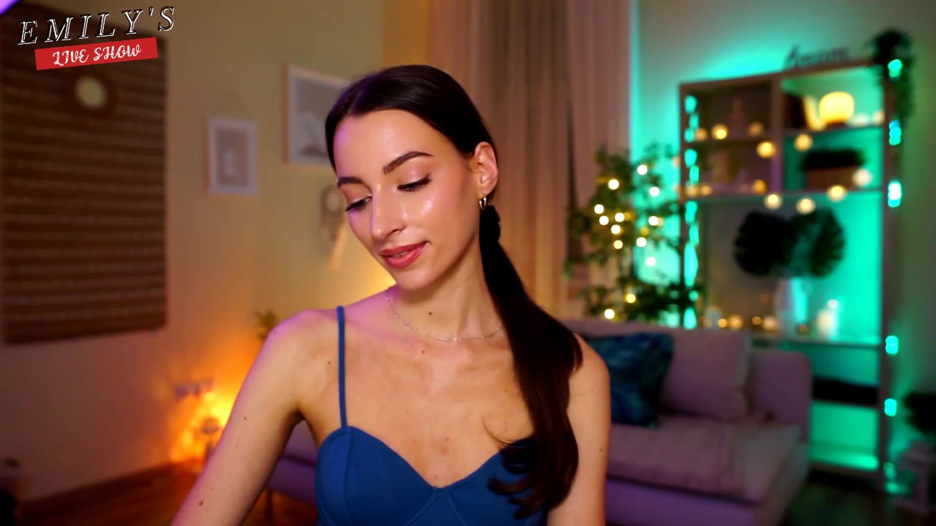 Gallery image thumbnail from Emily_grey69's myfreecams stream on, 04/26/2023, 22:11 image 19 of 20