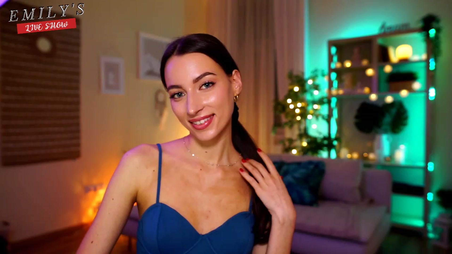 Gallery image thumbnail from Emily_grey69's myfreecams stream on, 04/26/2023, 22:11 image 16 of 20