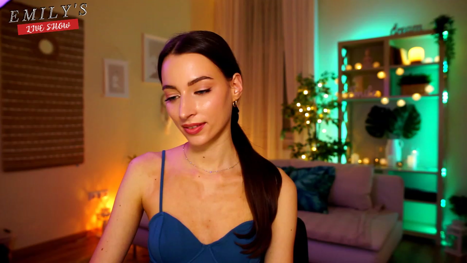 Gallery image thumbnail from Emily_grey69's myfreecams stream on, 04/26/2023, 22:11 image 2 of 20