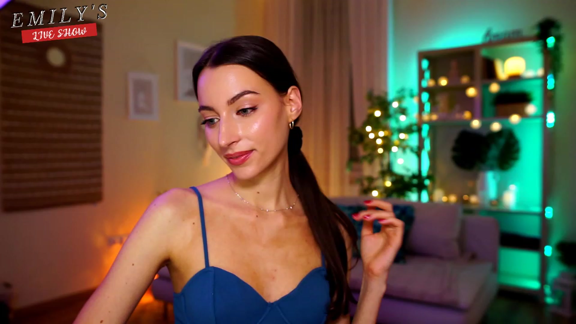 Gallery image thumbnail from Emily_grey69's myfreecams stream on, 04/26/2023, 22:11 image 14 of 20
