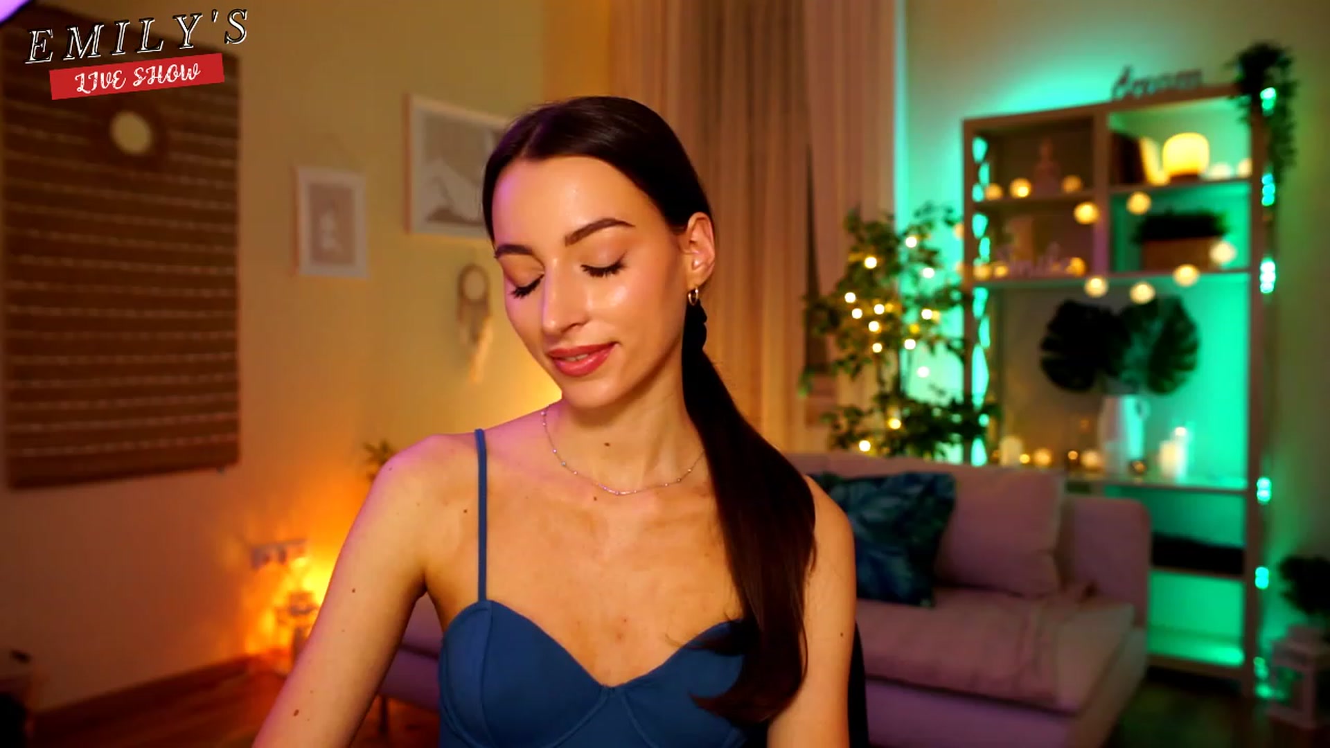 Gallery image thumbnail from Emily_grey69's myfreecams stream on, 04/26/2023, 22:11 image 10 of 20