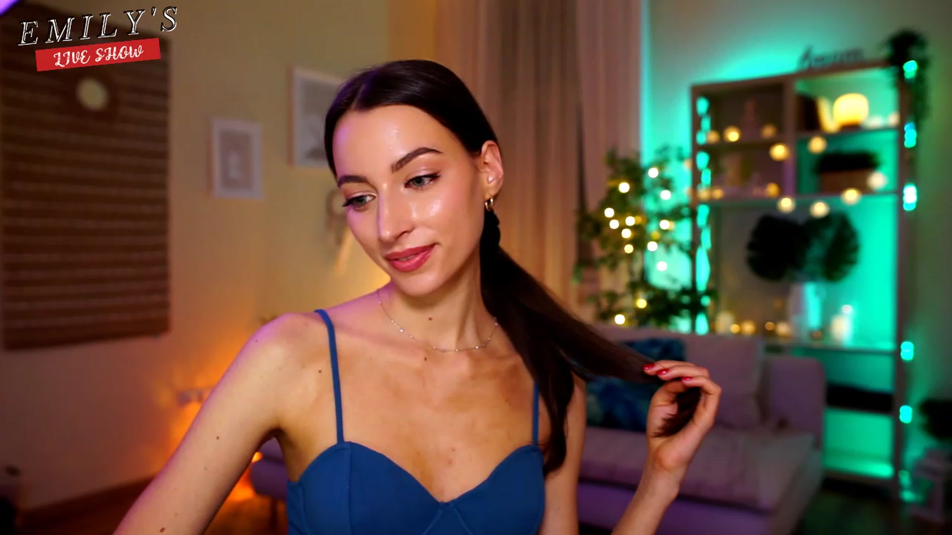 Gallery image thumbnail from Emily_grey69's myfreecams stream on, 04/26/2023, 22:11 image 15 of 20