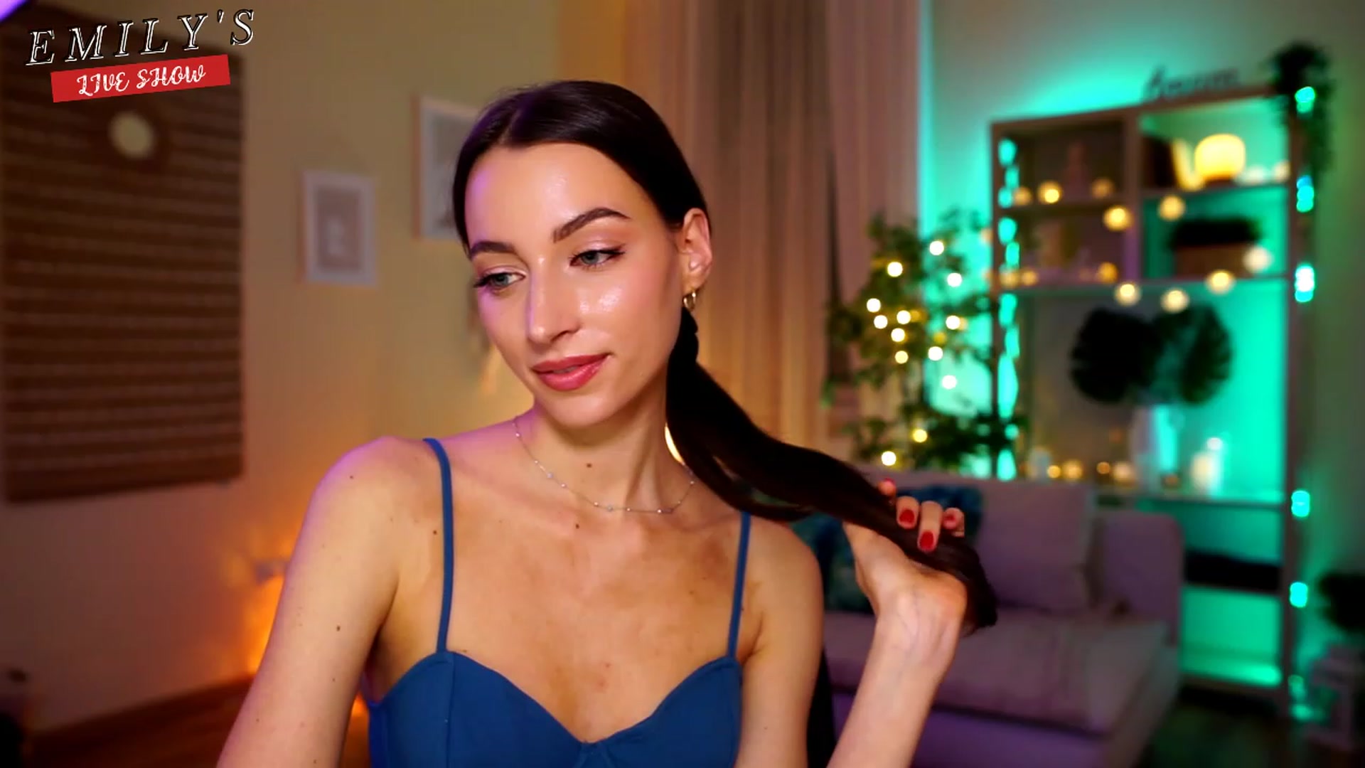 Gallery image thumbnail from Emily_grey69's myfreecams stream on, 04/26/2023, 22:11 image 17 of 20