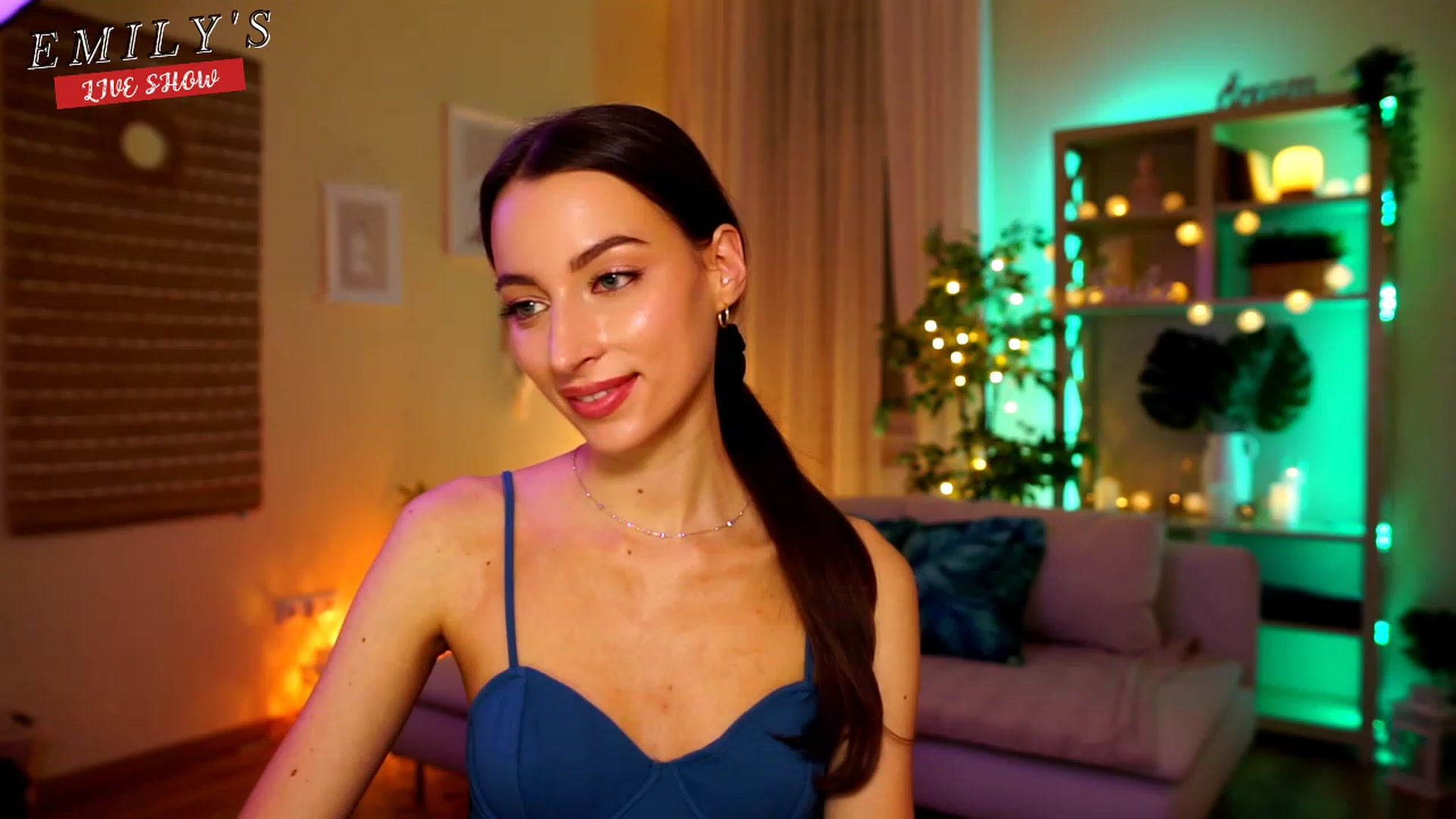 Gallery image thumbnail from Emily_grey69's myfreecams stream on, 04/26/2023, 22:11 image 4 of 20