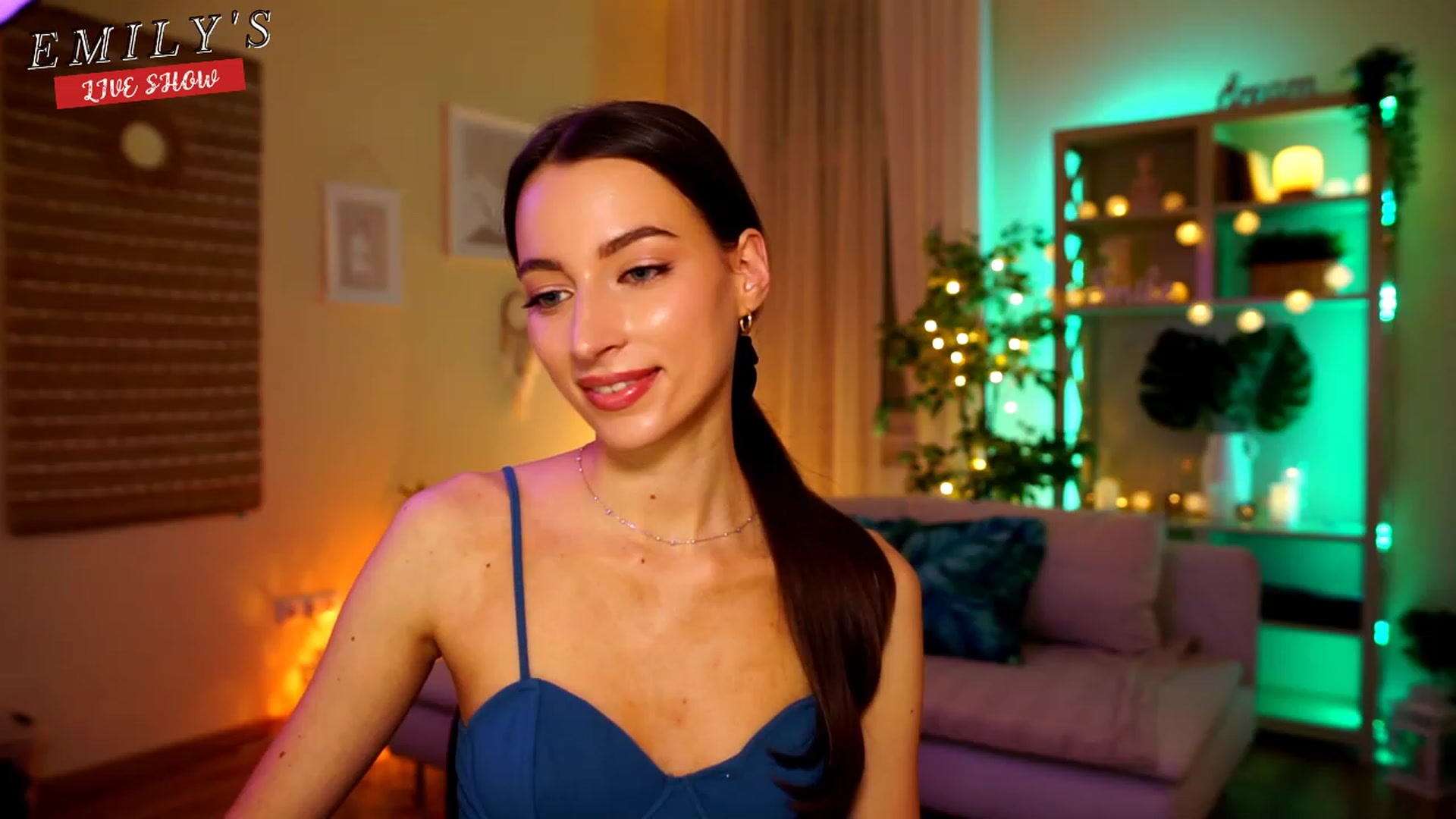 Gallery image thumbnail from Emily_grey69's myfreecams stream on, 04/26/2023, 22:11 image 1 of 20