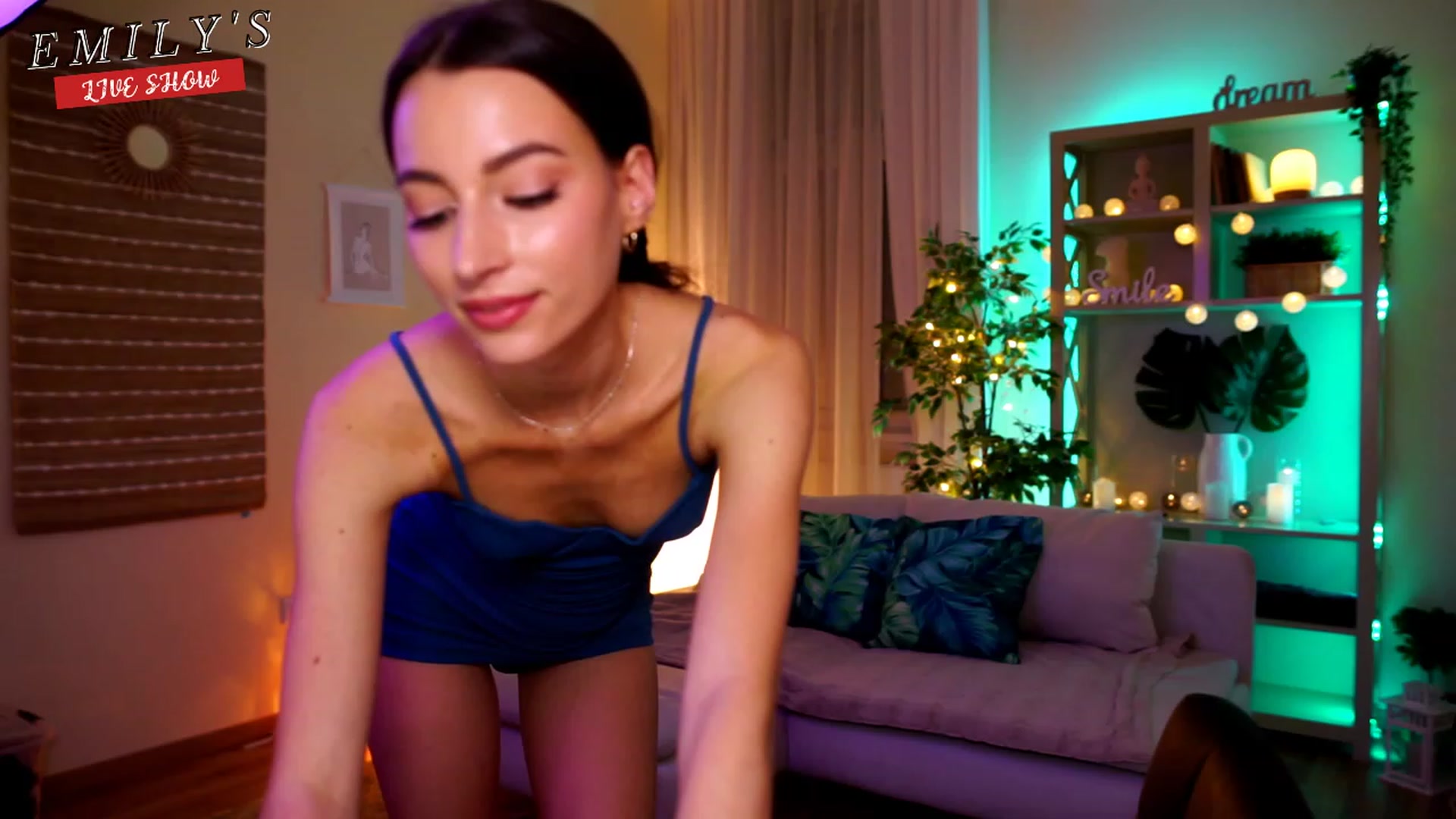 Gallery image thumbnail from Emily_grey69's myfreecams stream on, 04/26/2023, 22:11 image 5 of 20