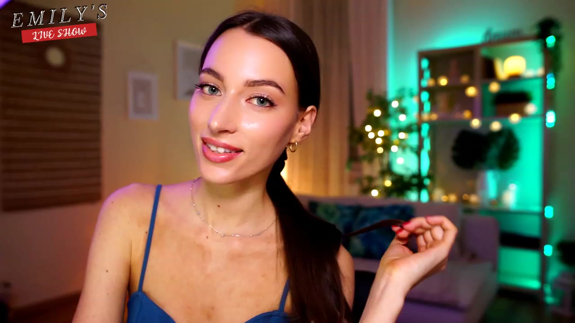 Gallery image thumbnail from Emily_grey69's myfreecams stream on, 04/26/2023, 22:11 image 12 of 20