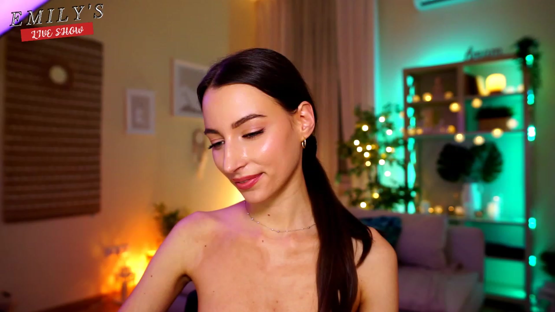 Gallery image thumbnail from Emily_grey69's myfreecams stream on, 04/27/2023, 24:39 image 4 of 20