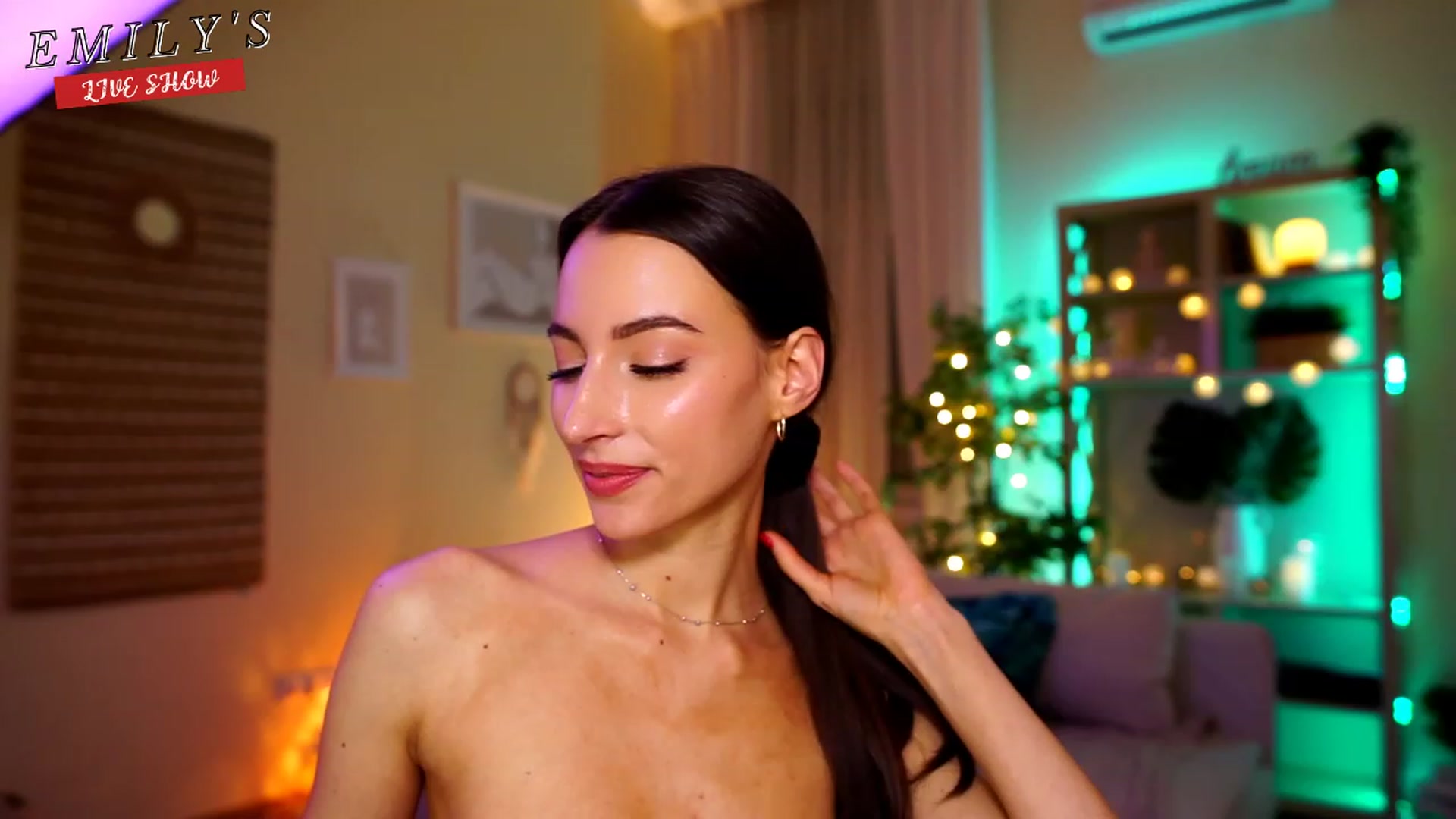 Gallery image thumbnail from Emily_grey69's myfreecams stream on, 04/27/2023, 24:39 image 18 of 20