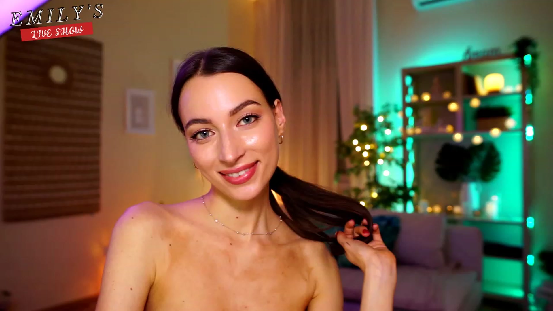 Gallery image thumbnail from Emily_grey69's myfreecams stream on, 04/27/2023, 24:39 image 6 of 20