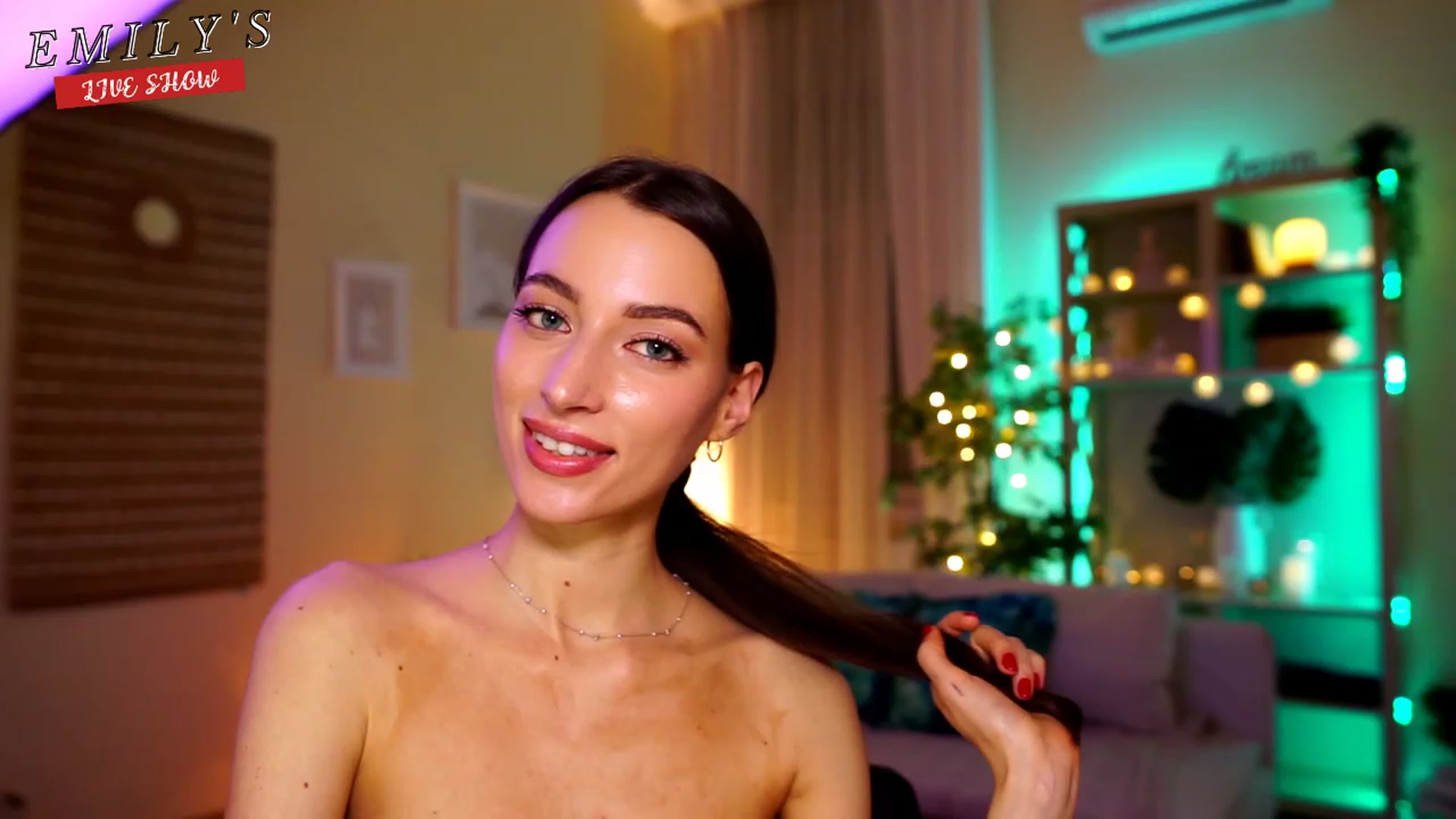 Gallery image thumbnail from Emily_grey69's myfreecams stream on, 04/27/2023, 24:39 image 13 of 20