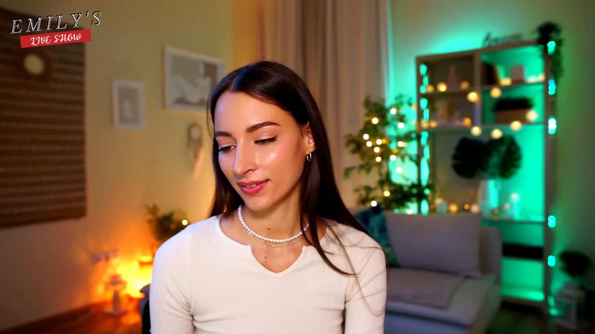 Gallery image thumbnail from Emily_grey69's myfreecams stream on, 04/27/2023, 19:09 image 12 of 20