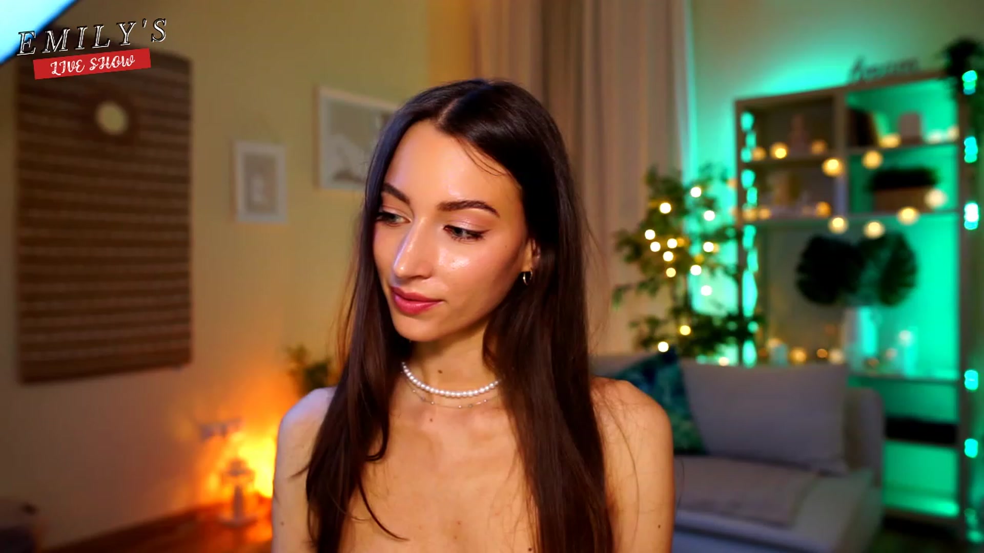 Gallery image thumbnail from Emily_grey69's myfreecams stream on, 04/27/2023, 21:13 image 13 of 20