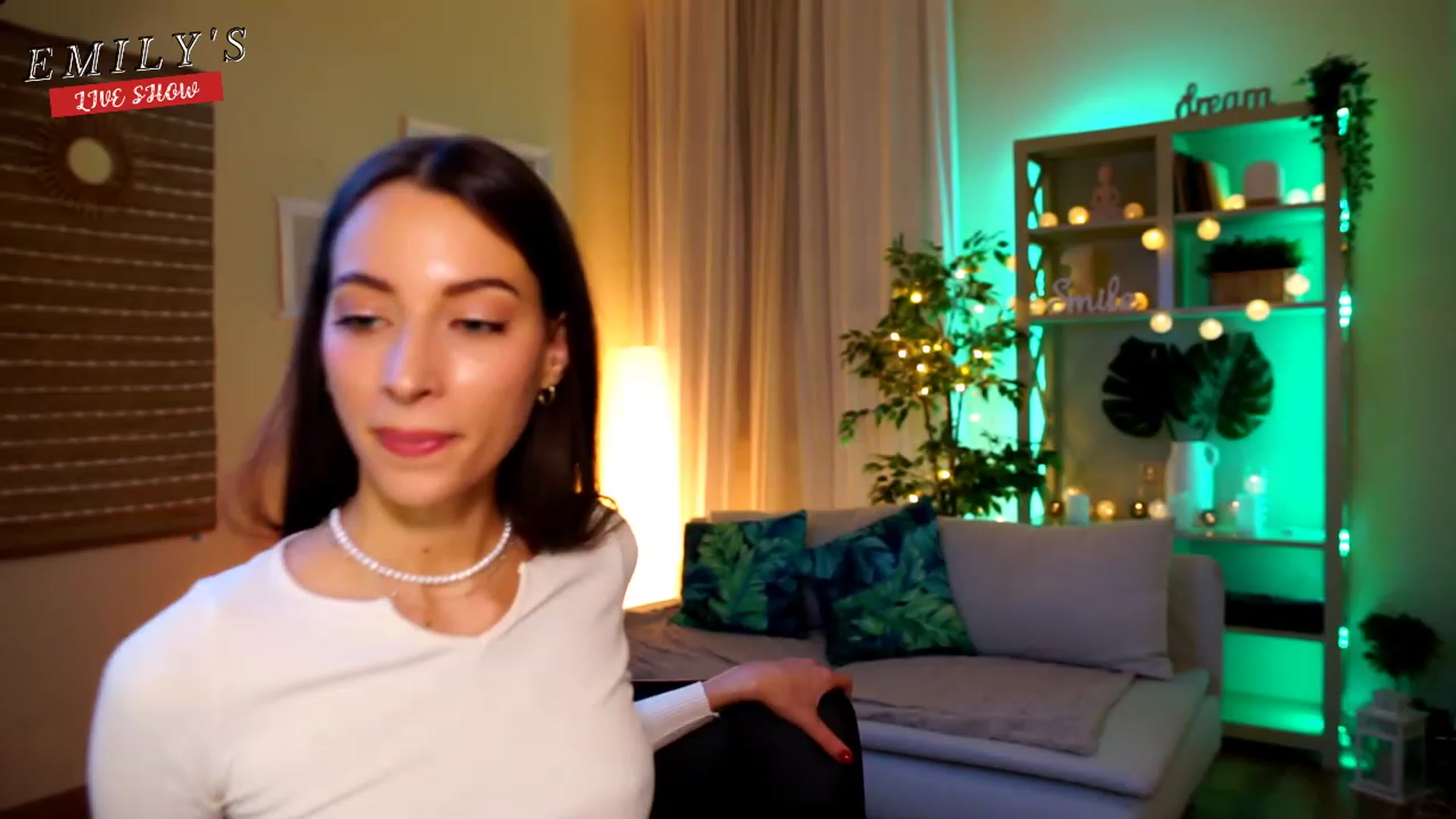 Gallery image thumbnail from Emily_grey69's myfreecams stream on, 04/27/2023, 21:13 image 3 of 20