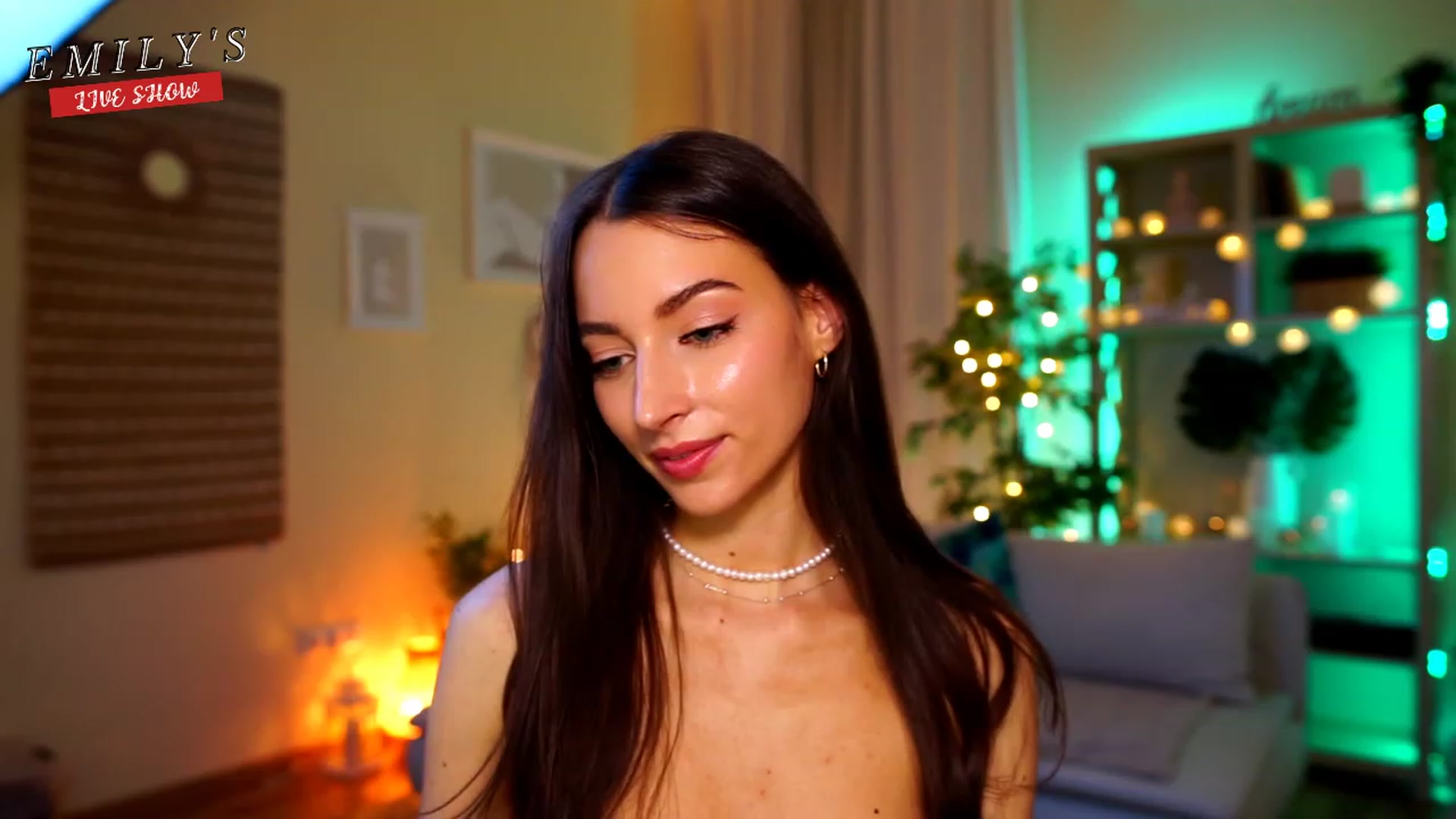 Gallery image thumbnail from Emily_grey69's myfreecams stream on, 04/27/2023, 21:13 image 14 of 20