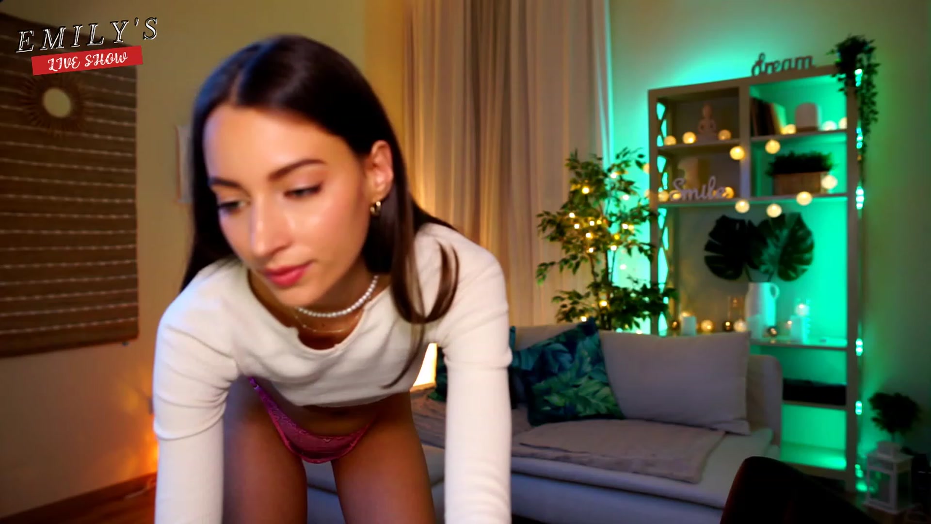 Gallery image thumbnail from Emily_grey69's myfreecams stream on, 04/27/2023, 21:13 image 4 of 20