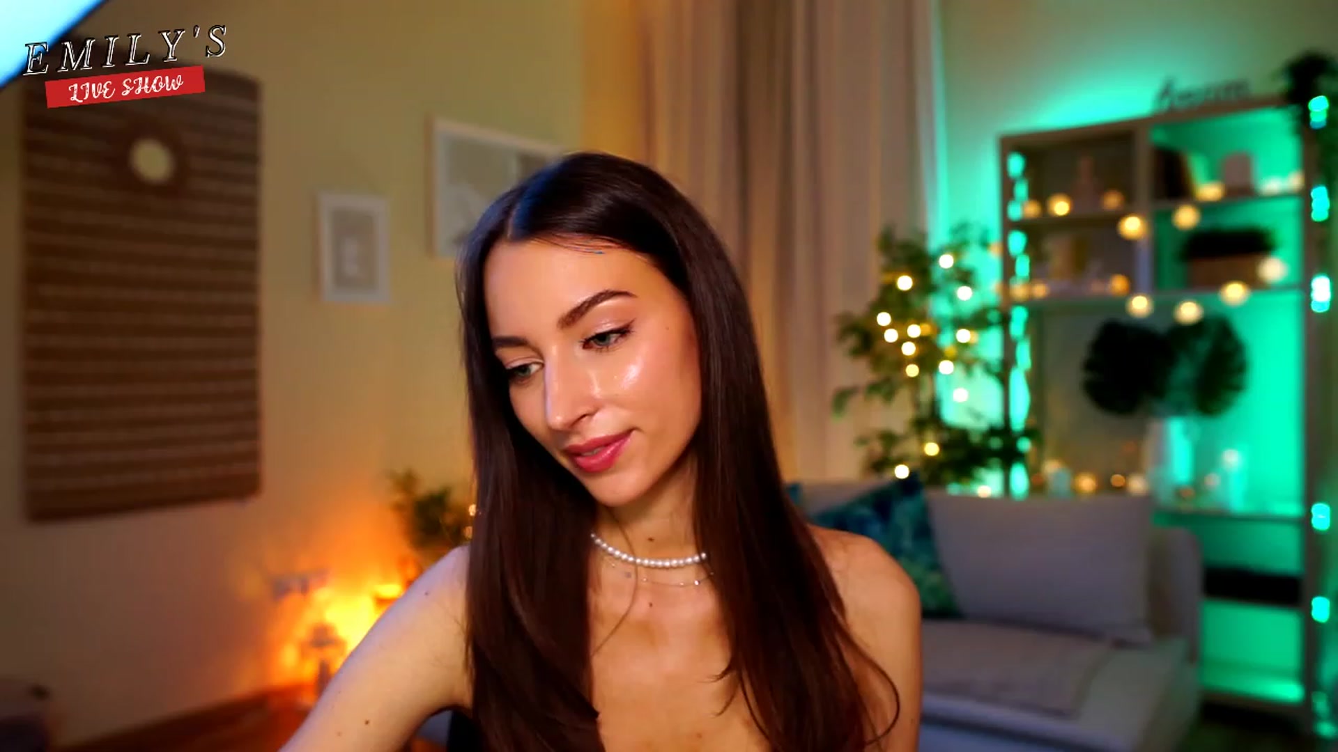 Gallery image thumbnail from Emily_grey69's myfreecams stream on, 04/27/2023, 21:13 image 15 of 20