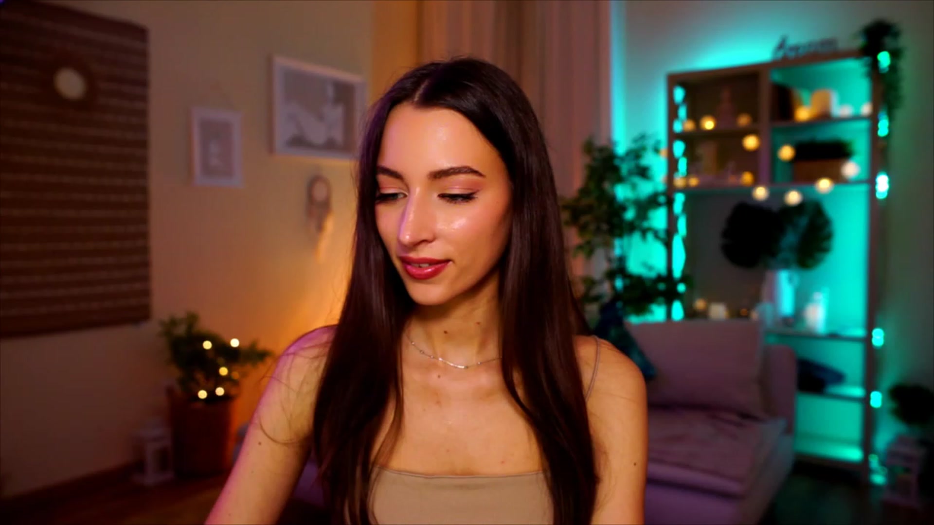 Gallery image thumbnail from Emily_grey69's myfreecams stream on, 04/30/2023, 17:00 image 12 of 20