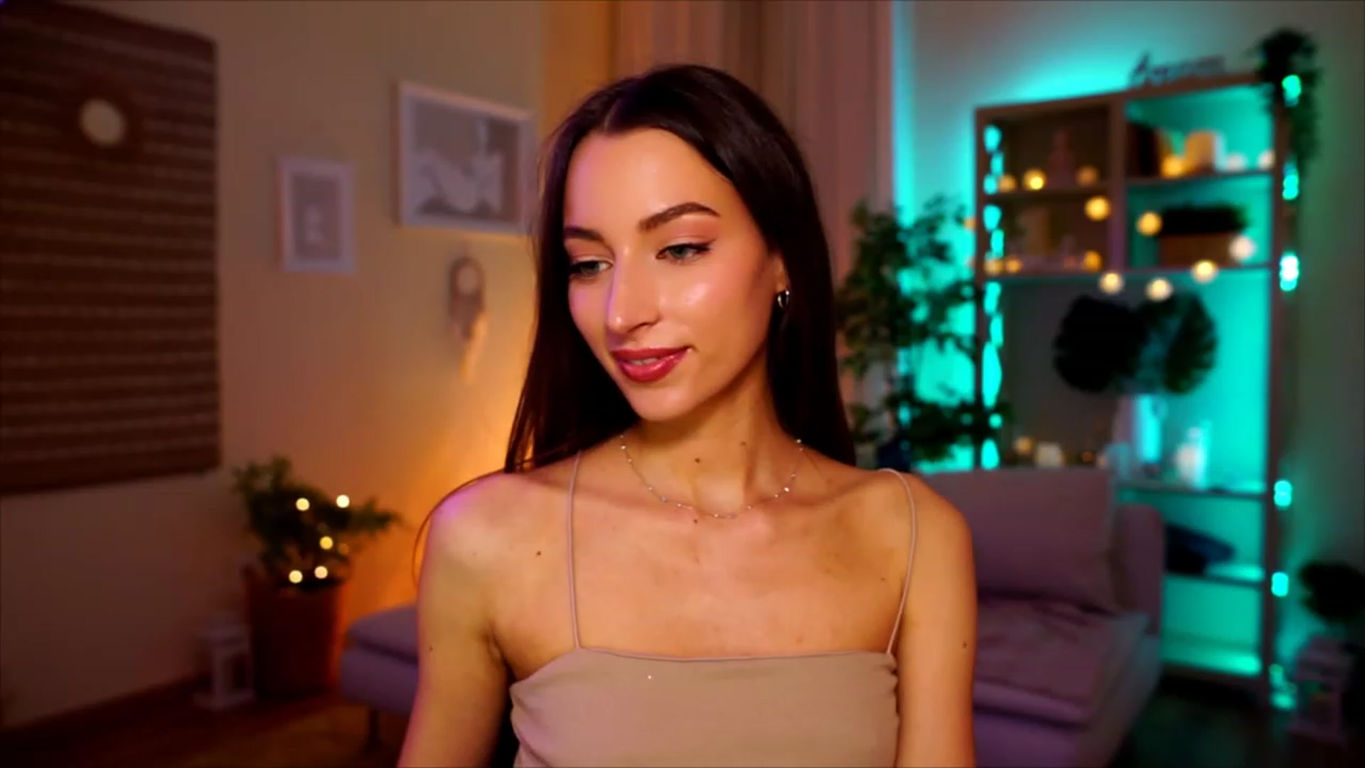 Gallery image thumbnail from Emily_grey69's myfreecams stream on, 04/30/2023, 17:00 image 8 of 20