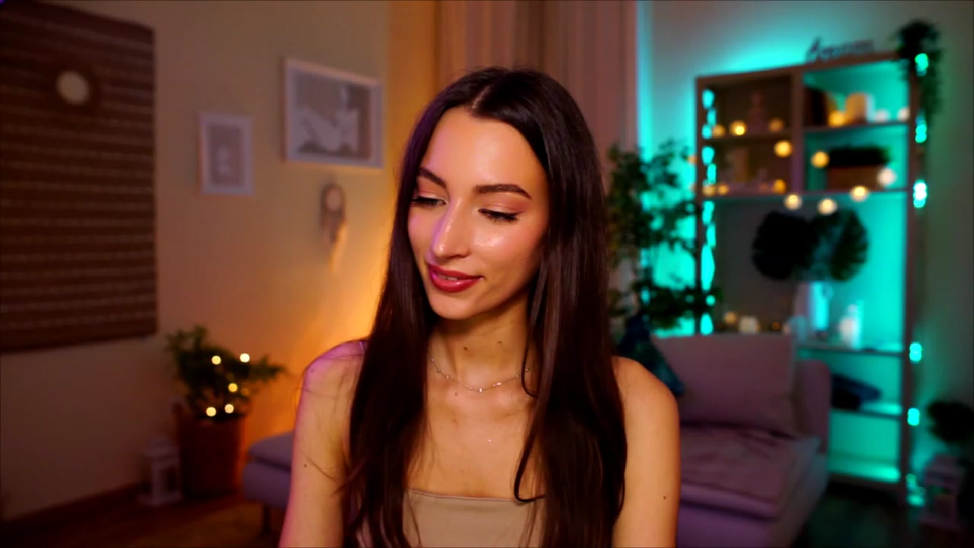 Gallery image thumbnail from Emily_grey69's myfreecams stream on, 04/30/2023, 17:00 image 13 of 20