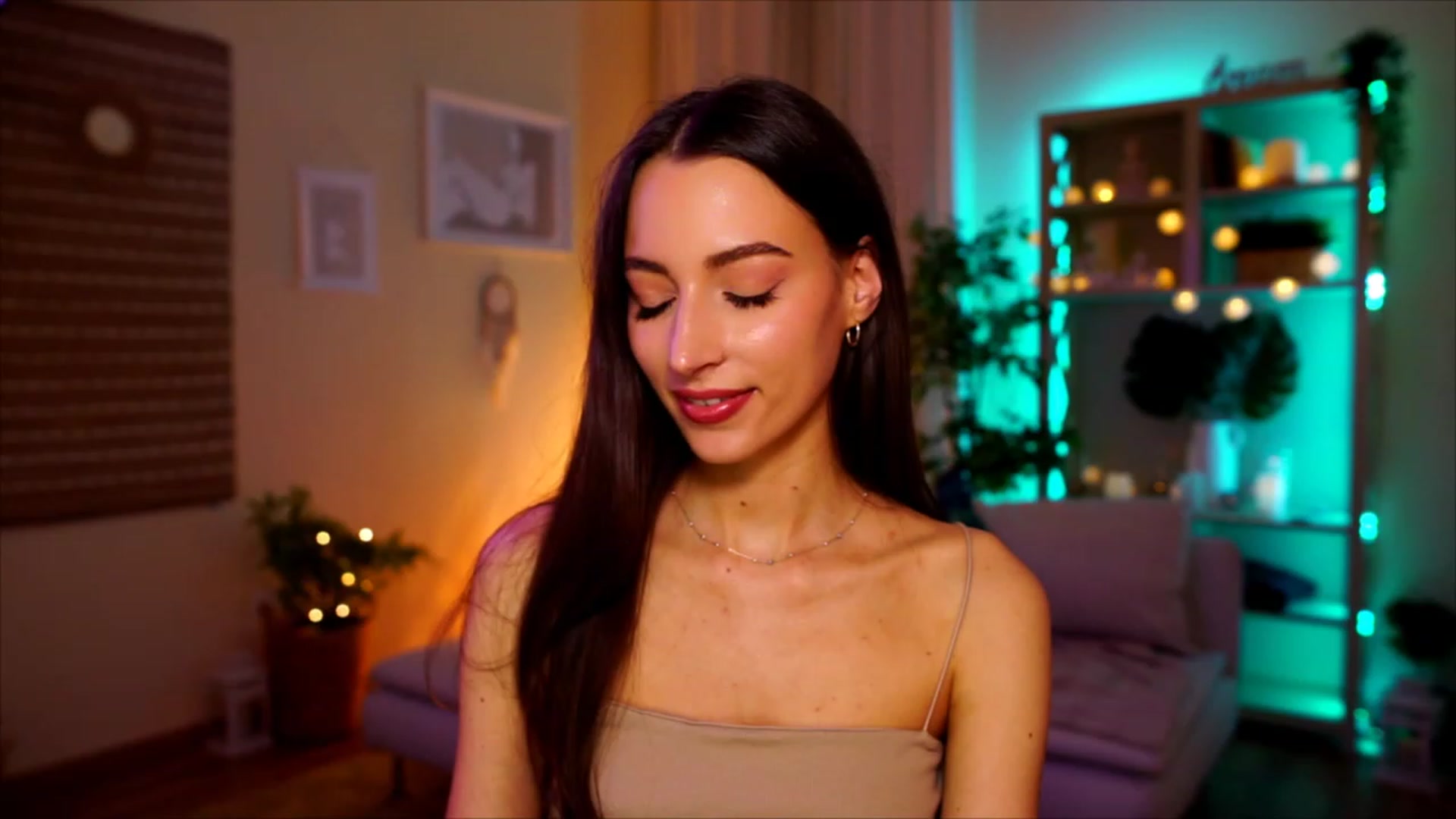 Gallery image thumbnail from Emily_grey69's myfreecams stream on, 04/30/2023, 17:00 image 11 of 20