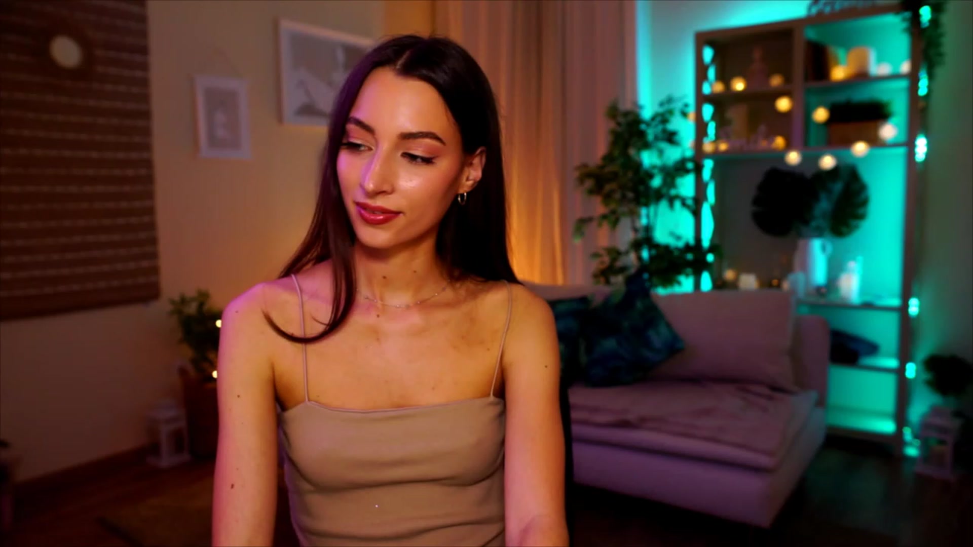 Gallery image thumbnail from Emily_grey69's myfreecams stream on, 04/30/2023, 17:00 image 19 of 20