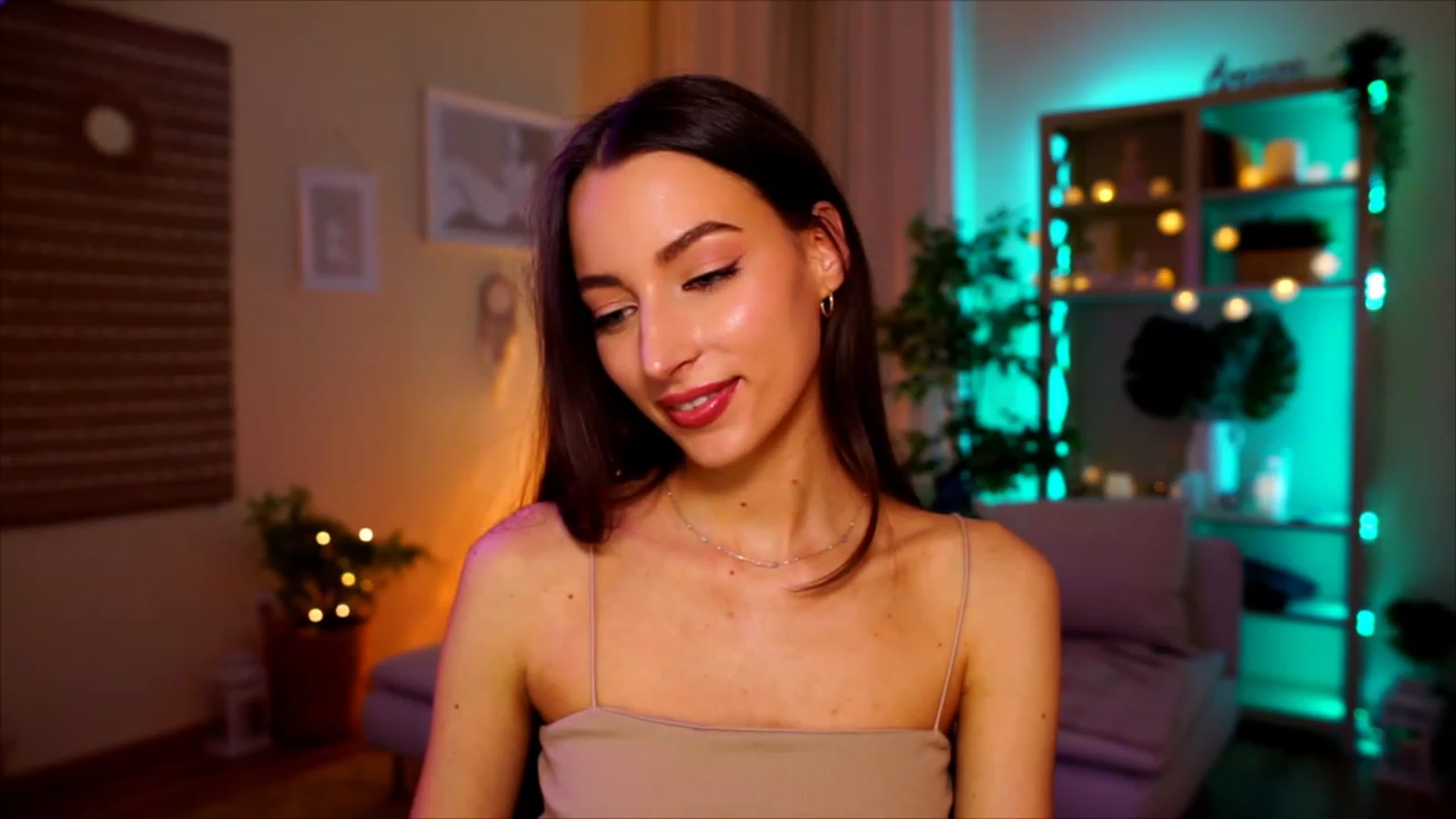 Gallery image thumbnail from Emily_grey69's myfreecams stream on, 04/30/2023, 17:00 image 9 of 20