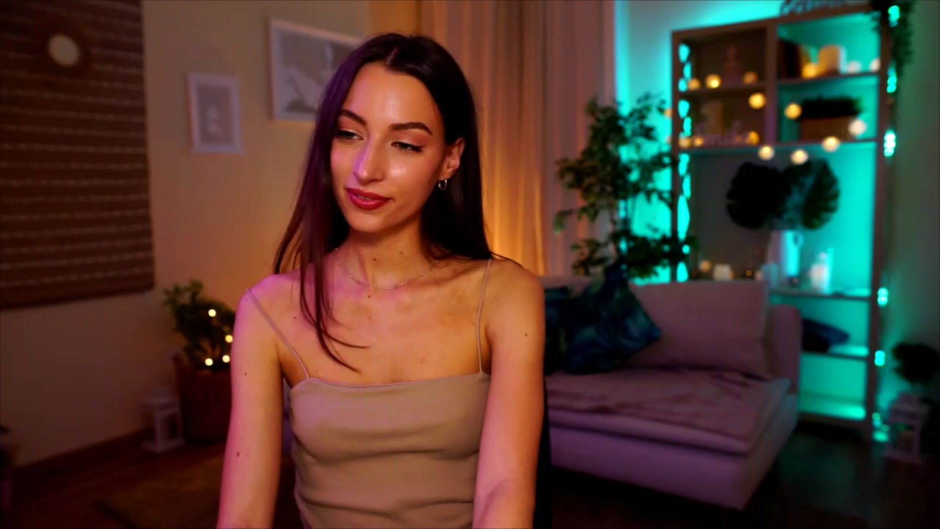 Gallery image thumbnail from Emily_grey69's myfreecams stream on, 04/30/2023, 17:00 image 18 of 20