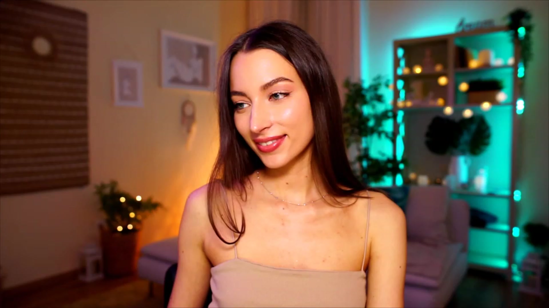 Gallery image thumbnail from Emily_grey69's myfreecams stream on, 04/30/2023, 17:58 image 7 of 20