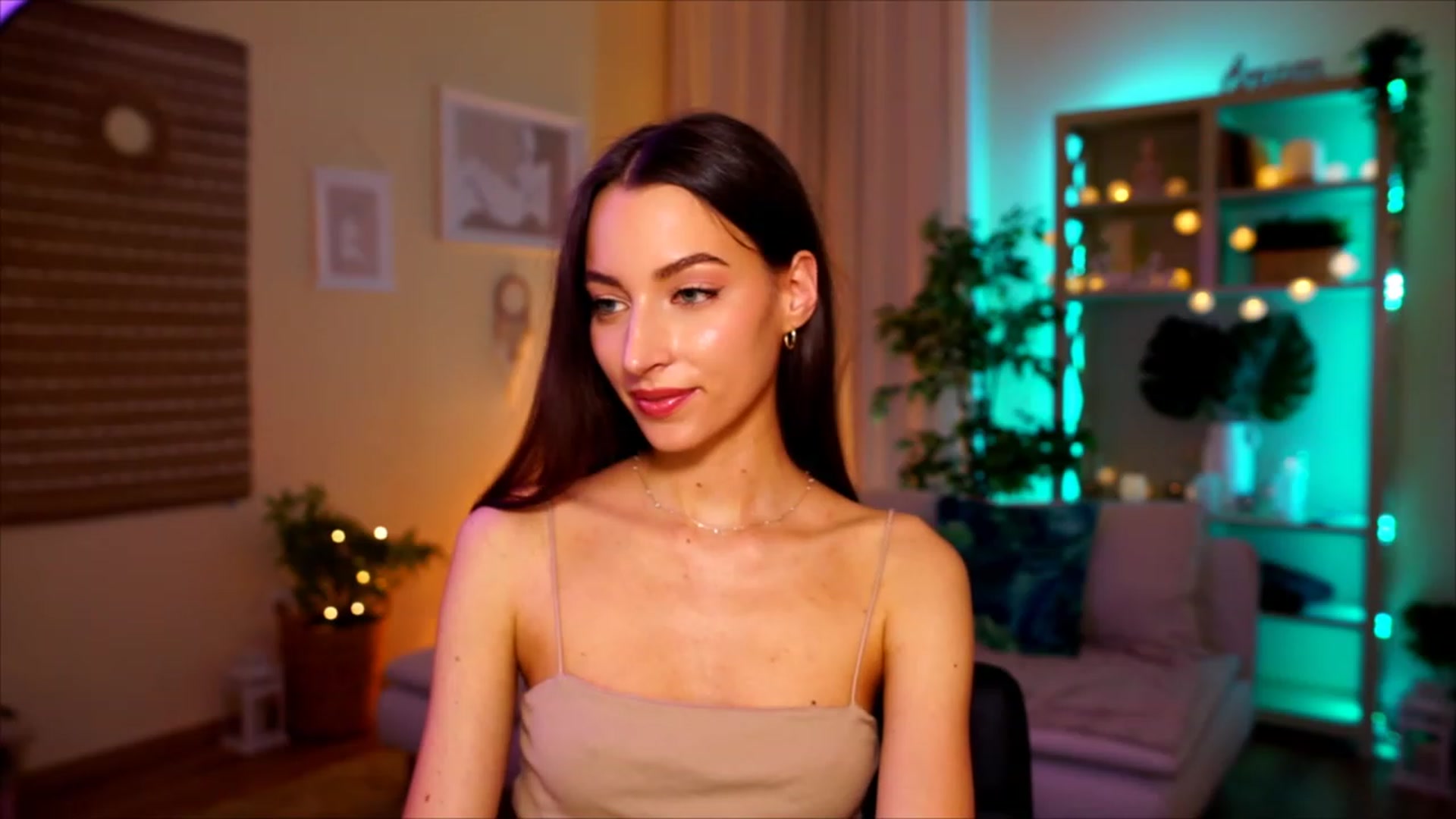 Gallery image thumbnail from Emily_grey69's myfreecams stream on, 04/30/2023, 18:56 image 14 of 20