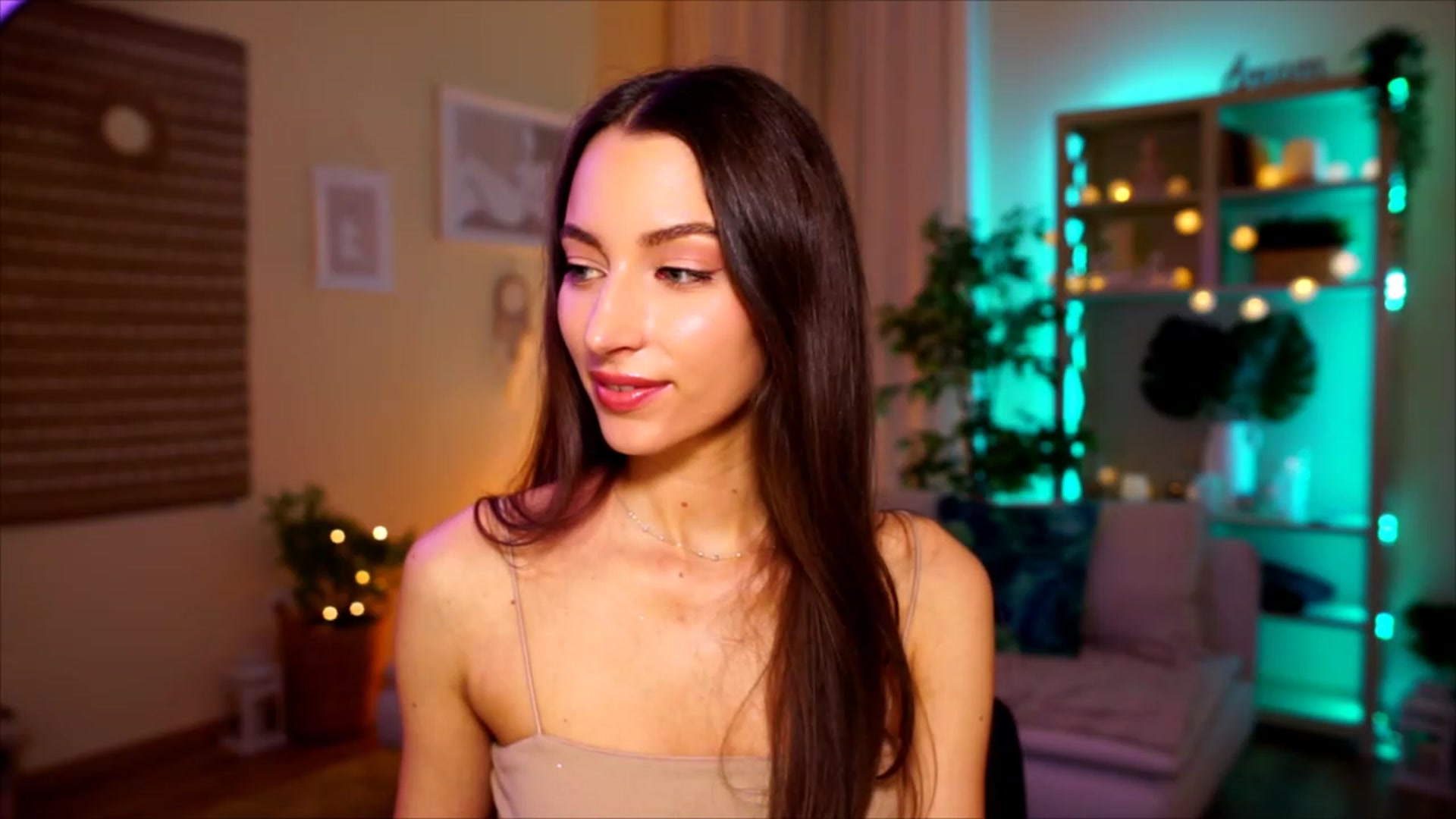 Gallery image thumbnail from Emily_grey69's myfreecams stream on, 04/30/2023, 18:56 image 10 of 20