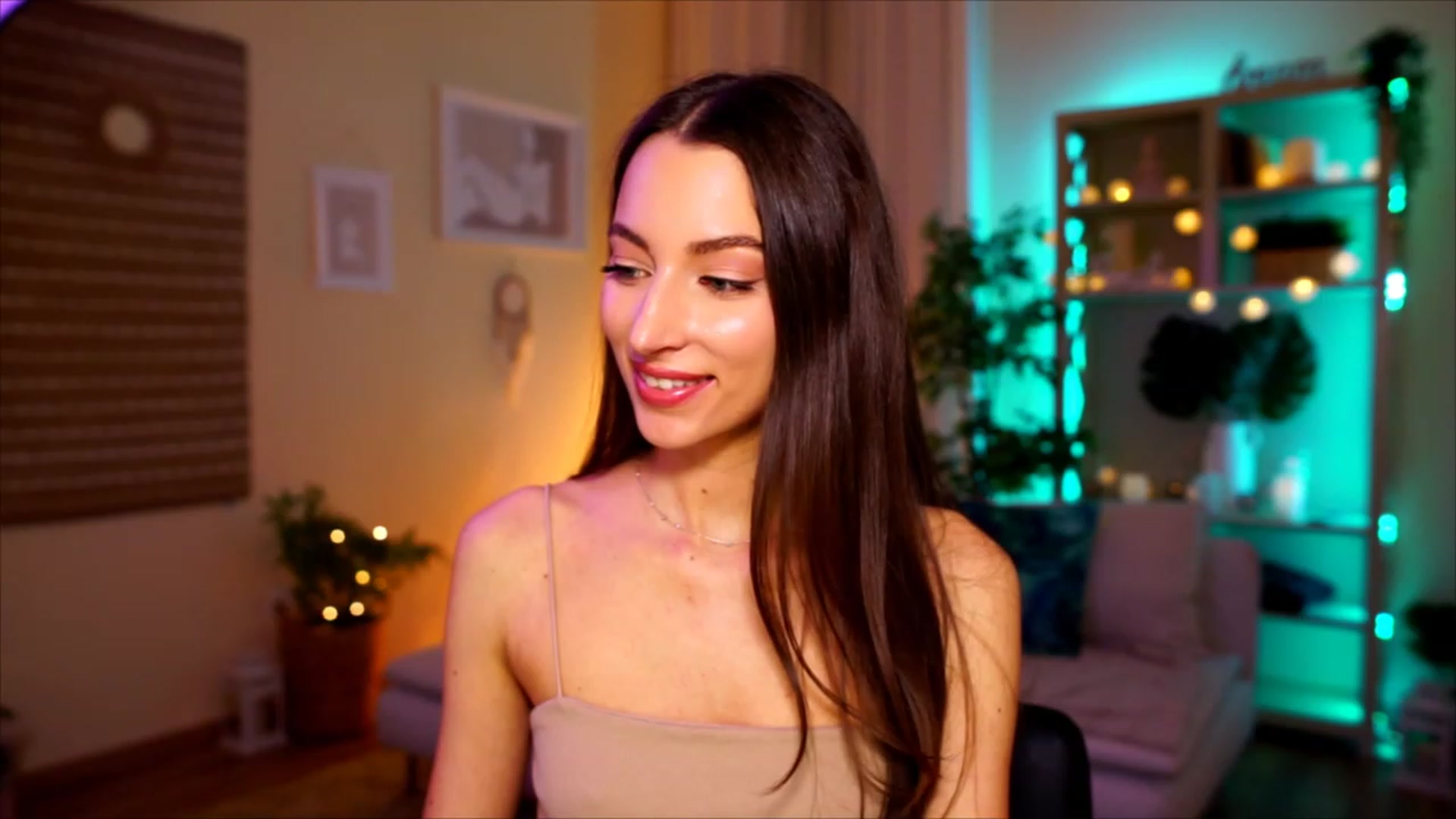 Gallery image thumbnail from Emily_grey69's myfreecams stream on, 04/30/2023, 18:56 image 7 of 20