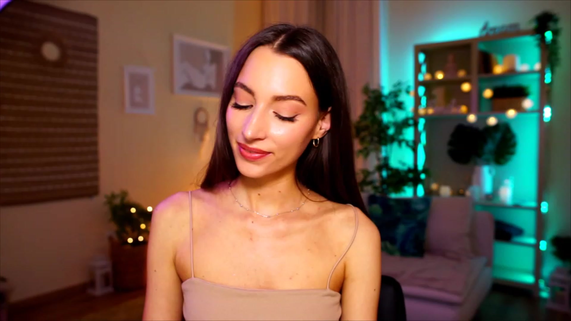 Gallery image thumbnail from Emily_grey69's myfreecams stream on, 04/30/2023, 18:56 image 1 of 20
