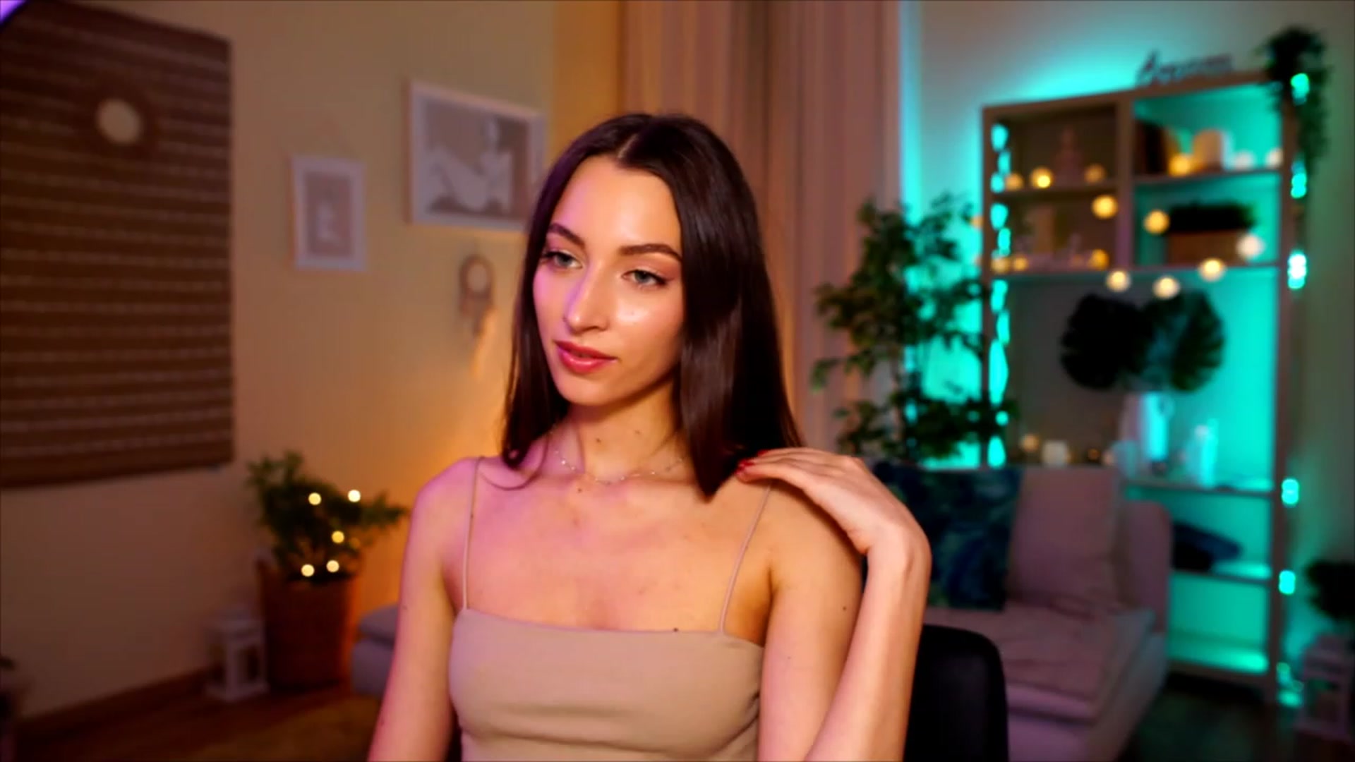 Gallery image thumbnail from Emily_grey69's myfreecams stream on, 04/30/2023, 18:56 image 15 of 20